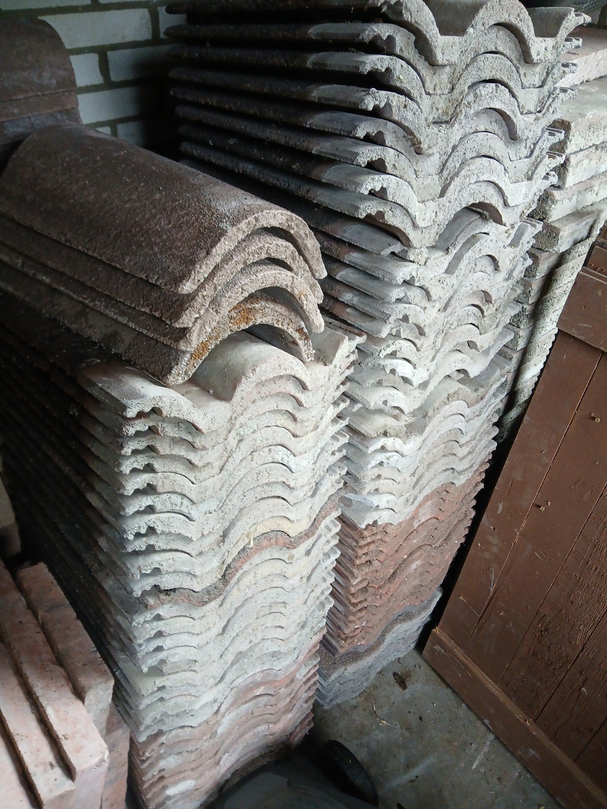 Neroma dakpannen - ca. 80 stuks, Doe-het-zelf en Verbouw, Dakpannen en Dakbedekking, Ophalen, Overige materialen, Gebruikt, 5 tot 10 m²