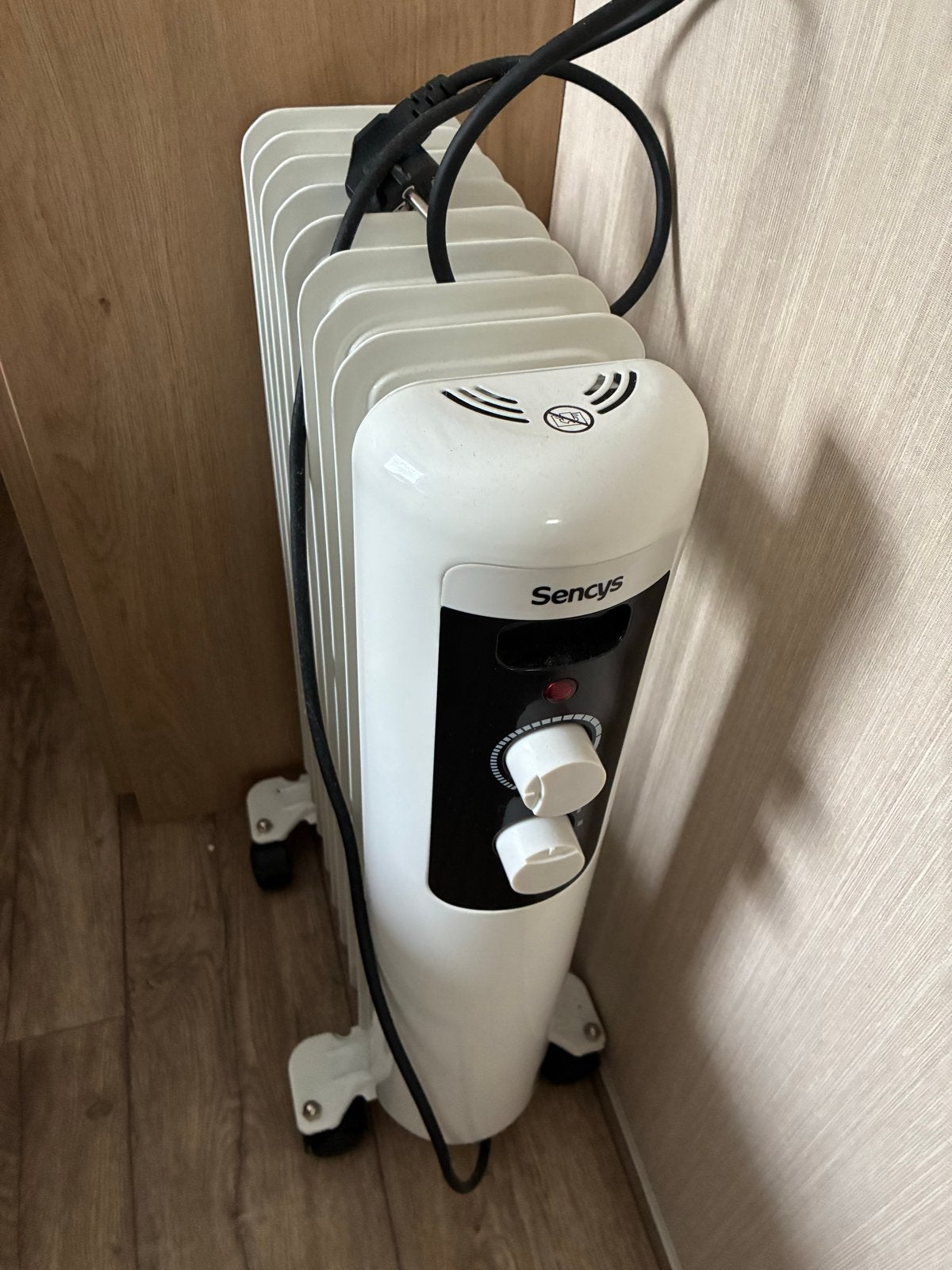 Sencys elektrische kachel op wieltjes, Doe-het-zelf en Verbouw, Verwarming en Radiatoren, Gebruikt, Radiator, Minder dan 60 cm