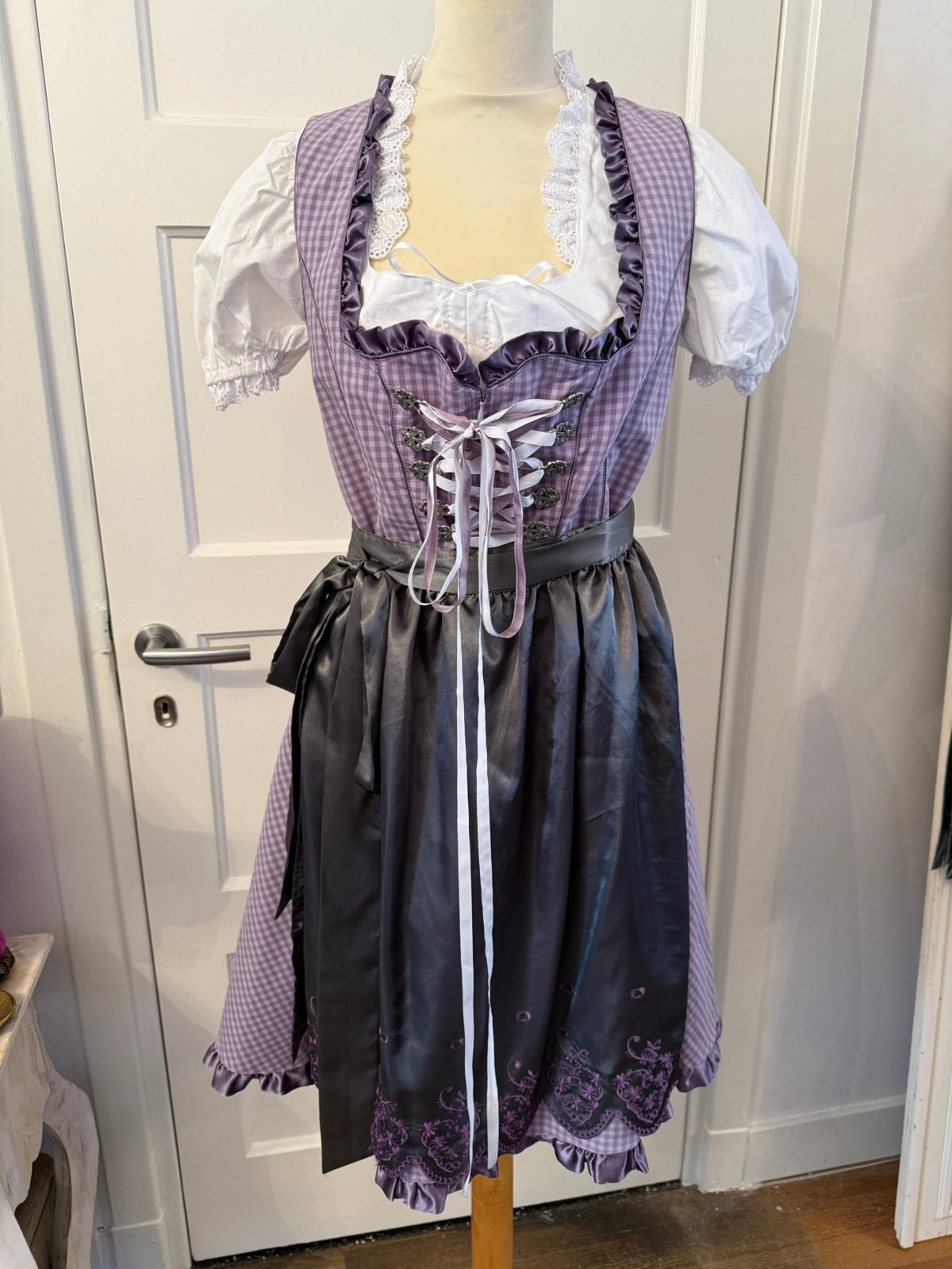 Tiroler dirndl van bonprix met short maat 40, Ophalen of Verzenden, Zo goed als nieuw, Maat 38/40 (M), Carnaval