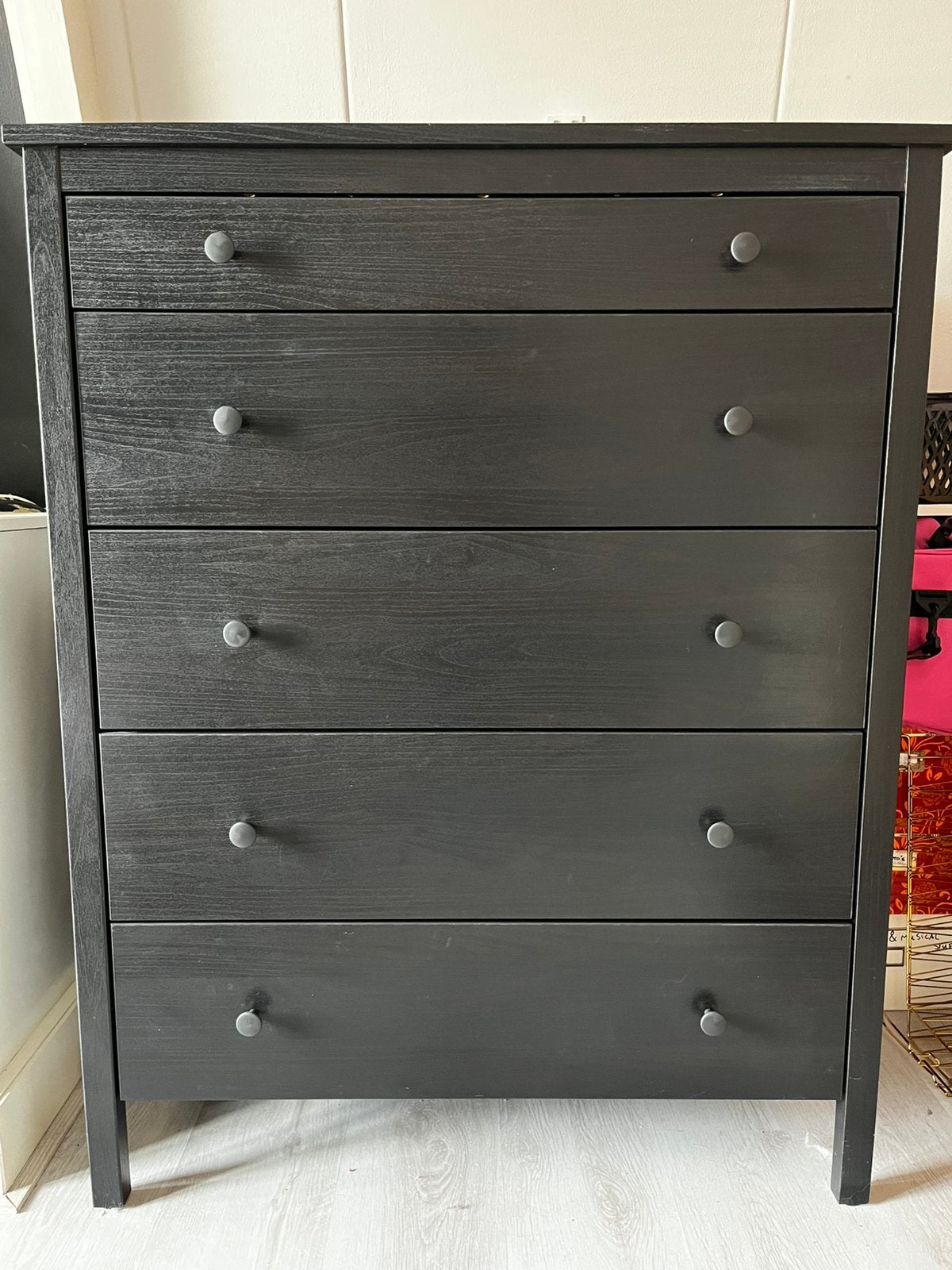 Zwart bruin ladekast Koppang Ikea met 5 laden, Huis en Inrichting, Ophalen, Gebruikt, 5 laden of meer, 100 tot 150 cm