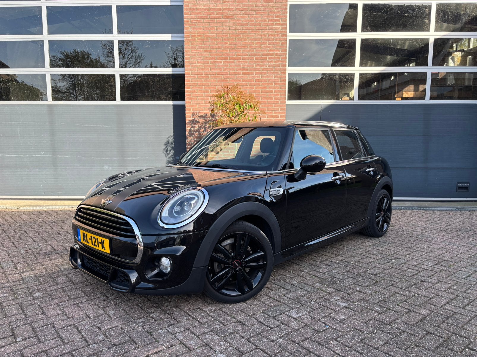 Mini 1.5 Cooper 5D 2017 Zwart, Auto's, Mini, 136 pk, Origineel Nederlands, Bedrijf, Handgeschakeld