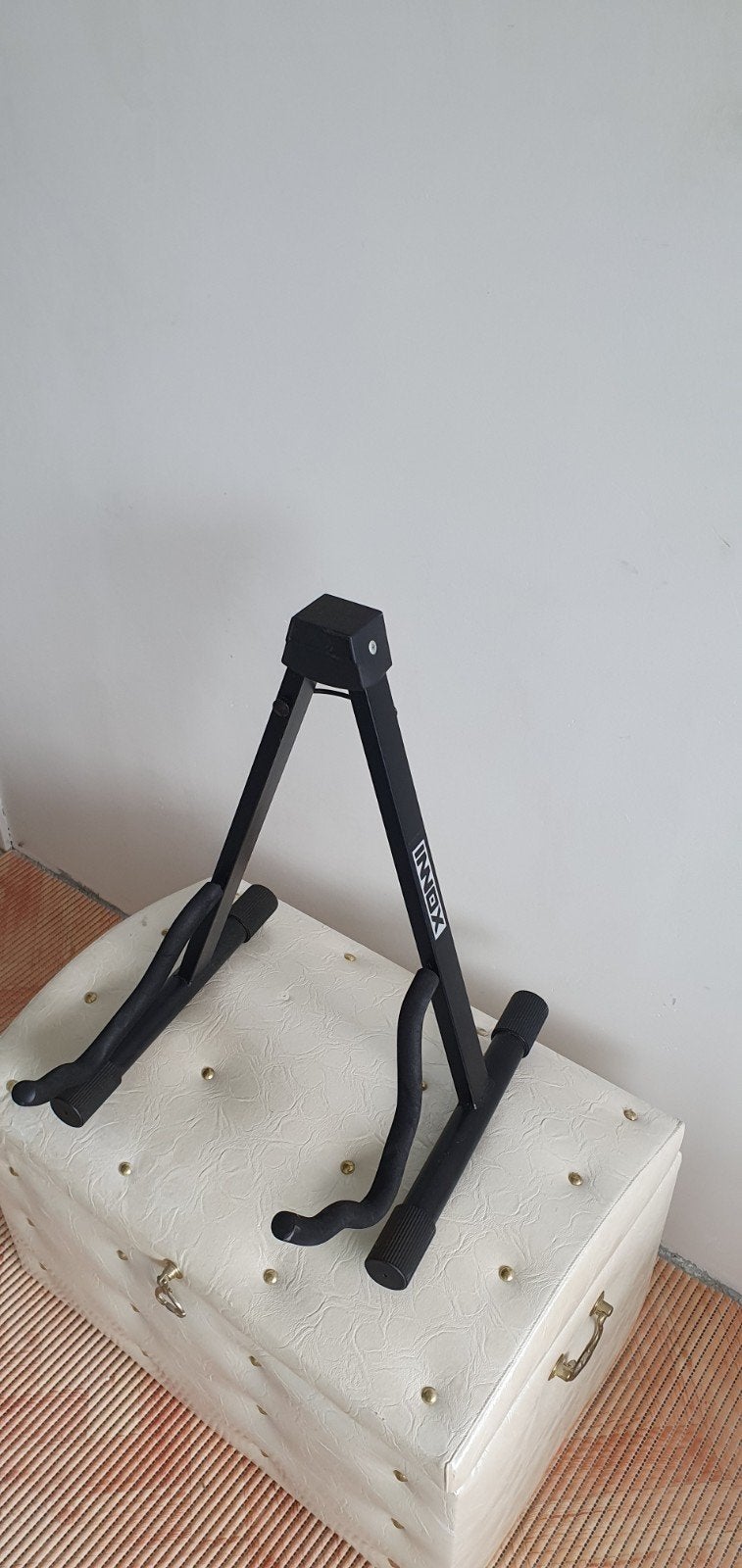 Innox gitaarstandaard, zwart, zo goed als nieuw, Ophalen of Verzenden, Zo goed als nieuw, Instrumentstandaard, Gitaar