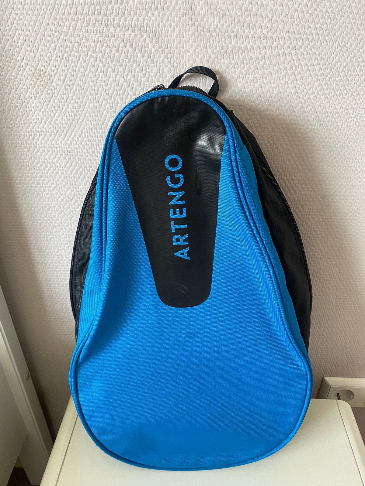 Artengo Tennistas Blauw/Zwart – Goede Staat, Sport en Fitness, Tennis, Ophalen, Zo goed als nieuw, Tas, Overige merken
