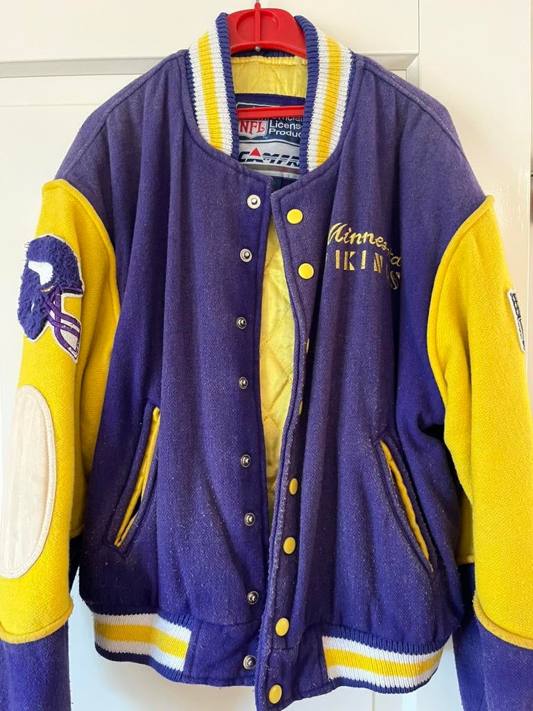 Nfl jas van de vikings, Ophalen of Verzenden, Gedragen, Maat 46 (S) of kleiner, Blauw