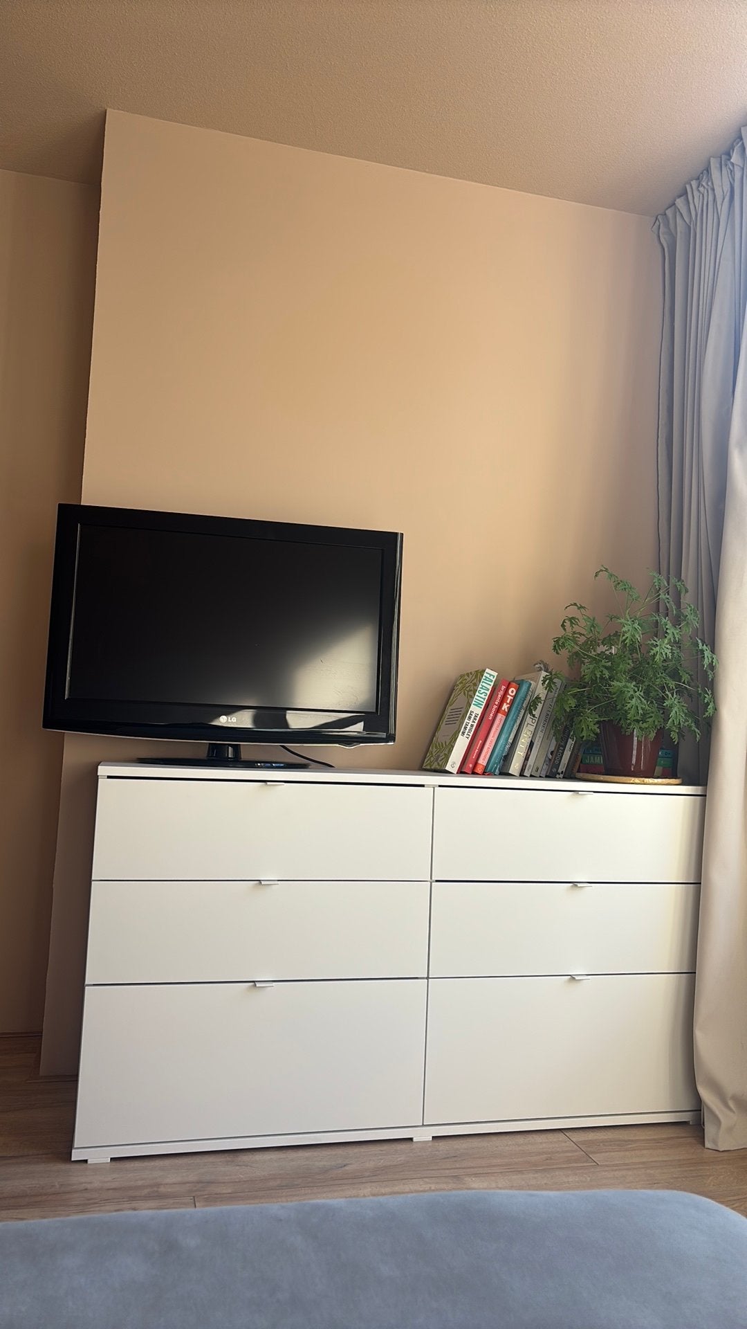 Ladekast wit vihals ikea nieuwstaat, Ophalen, 100 tot 150 cm, 5 laden of meer, Zo goed als nieuw