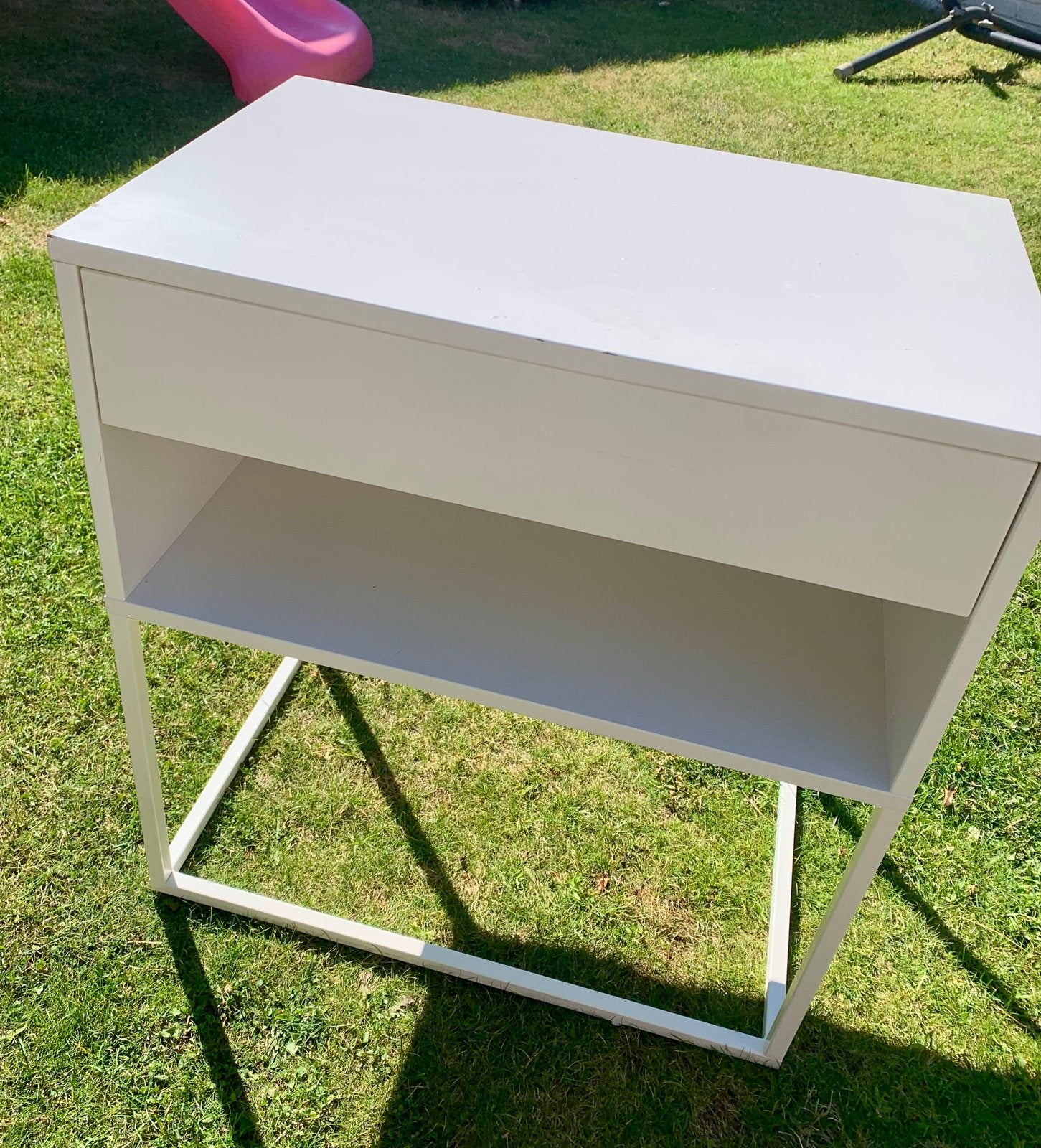 IKEA VIKHAMMER nachtkastje wit 60x39cm, Ophalen, Gebruikt, Metaal of Aluminium, 55 tot 70 cm