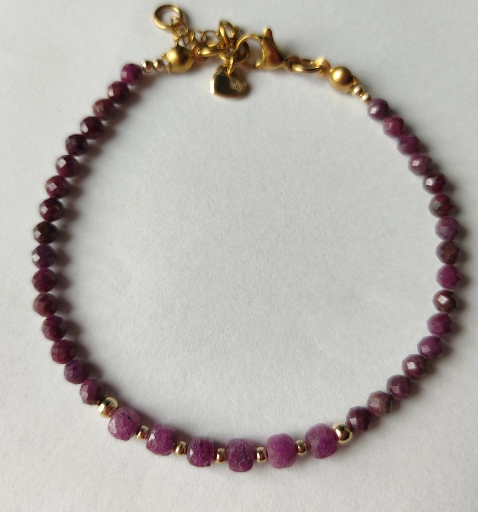 By Sabrina:Armband Robijn faceted, 6 cube, gold filled,rvs, Overige materialen, Overige kleuren, Nieuw, Ophalen of Verzenden