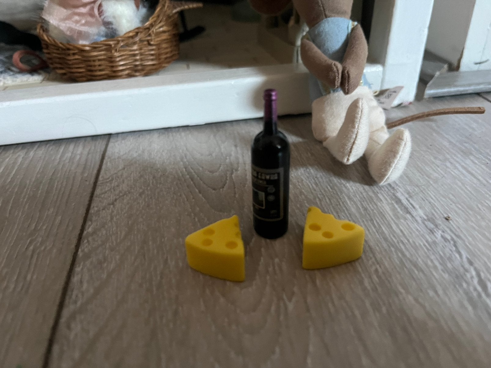 1 rode wijn 2 kaasjes incl verzenden, Ophalen, Nieuw, Poppenhuis