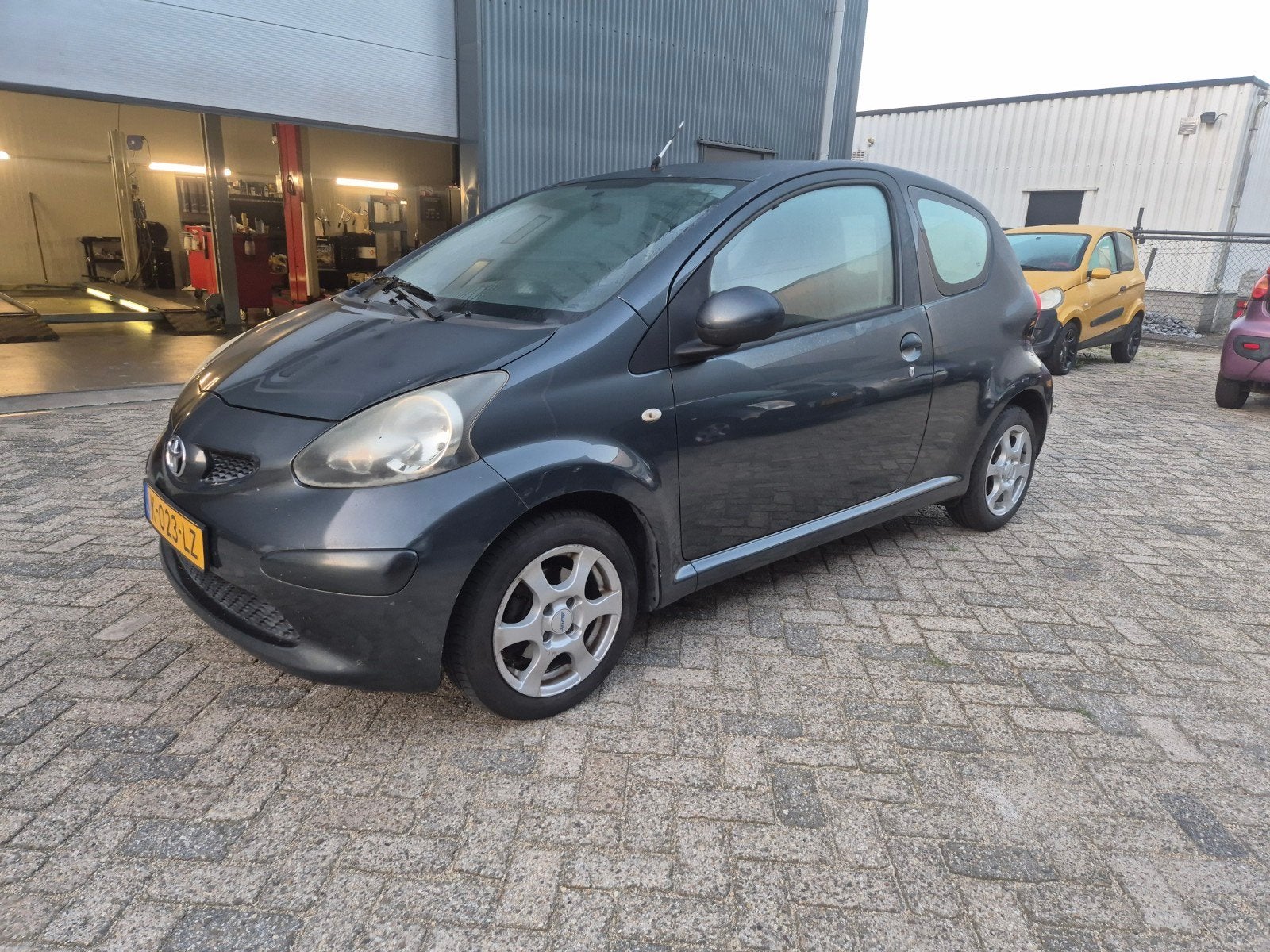 Toyota AYGO 1.0 2005 Grijs APK Nette auto, Auto's, 28 km/l, 4 stoelen, 68 pk, Bedrijf