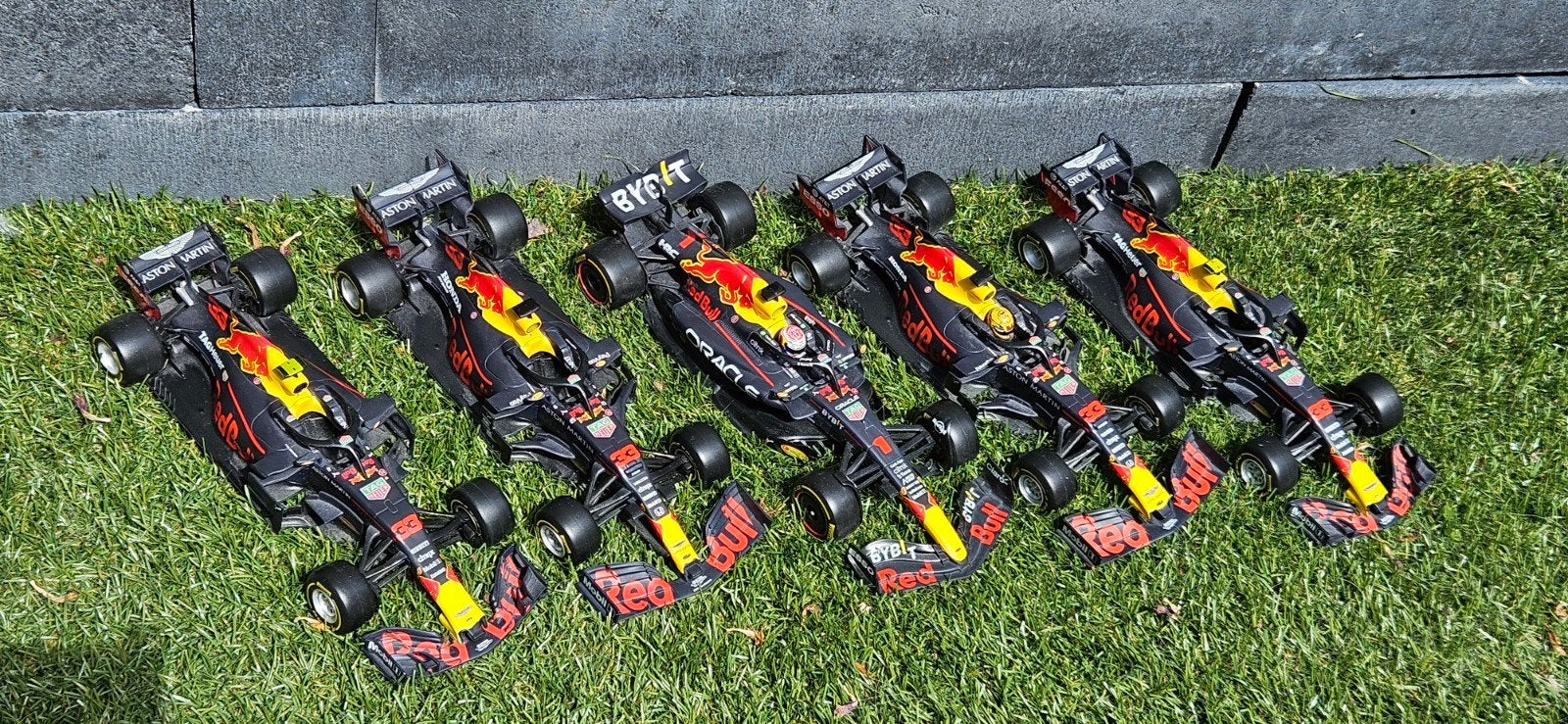 Miniatuur F1 wagens - Red Bull 1/24, Verzamelen, Overige supermarkten, Ophalen