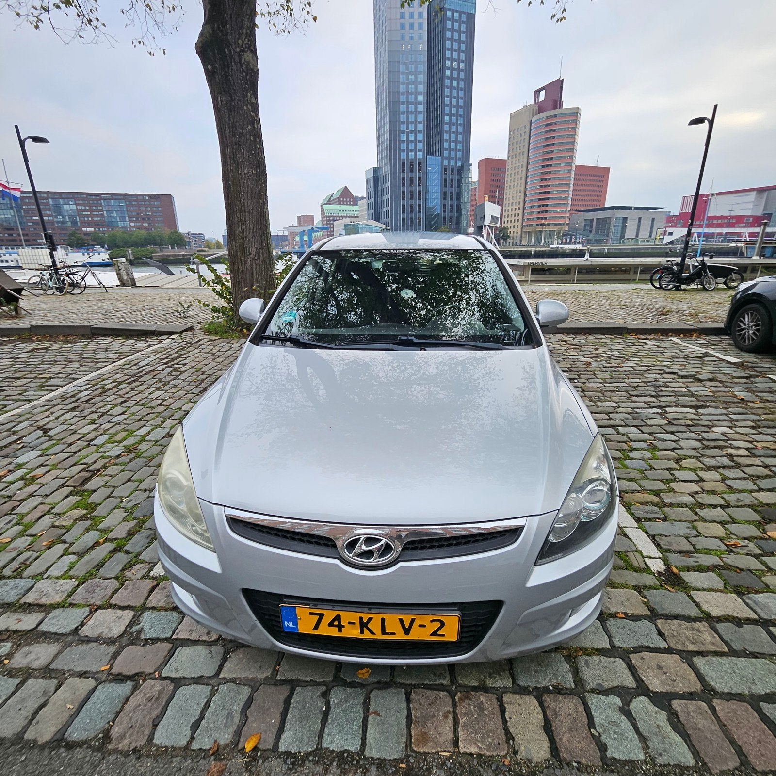 Hyundai i30 1.6 Crdi HP 5DR 2010 Grijs, Auto's, Electronic Stability Program (ESP), Zwart, 4 cilinders, Origineel Nederlands