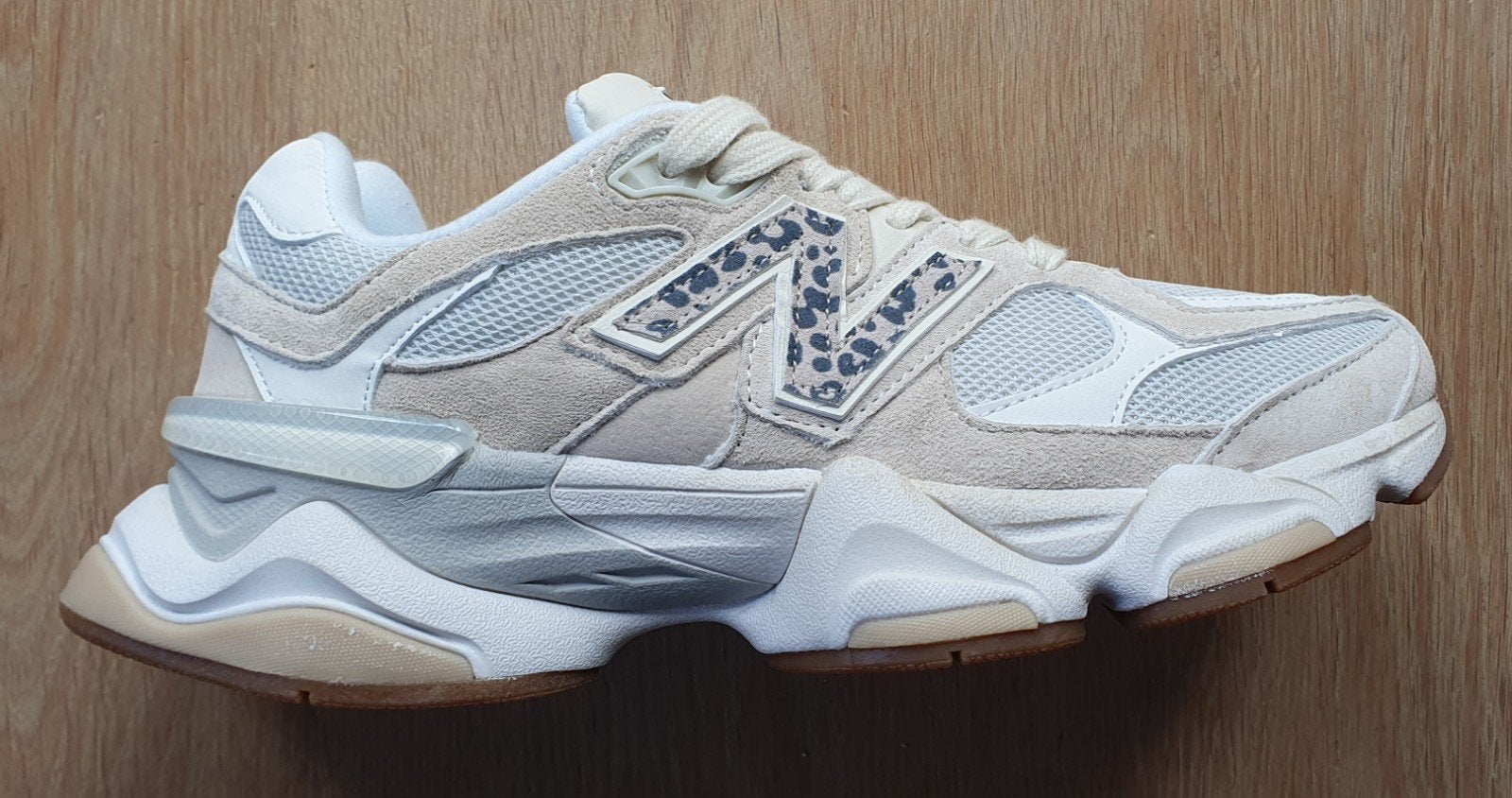 New Balance 9060 beige maat 38,5, Ophalen of Verzenden, Nieuw, Beige, Sneakers of Gympen