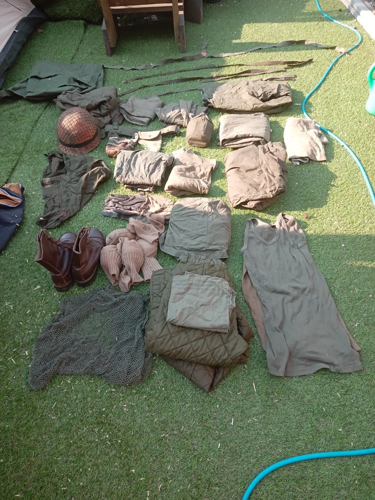 Grote partij Nederlandse militaire uitrusting en kleding, Ophalen, Landmacht, Nederland, Kleding of Schoenen