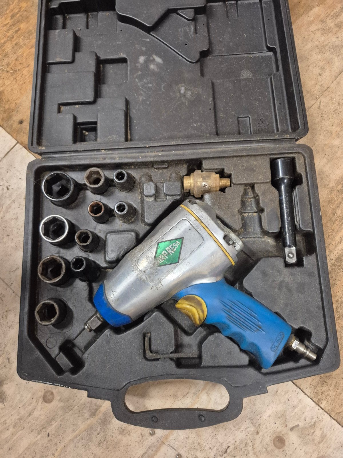 Air Impact Wrench met doppen set in koffer, Ophalen of Verzenden, Gebruikt, Sleutel/ratel, Overige merken