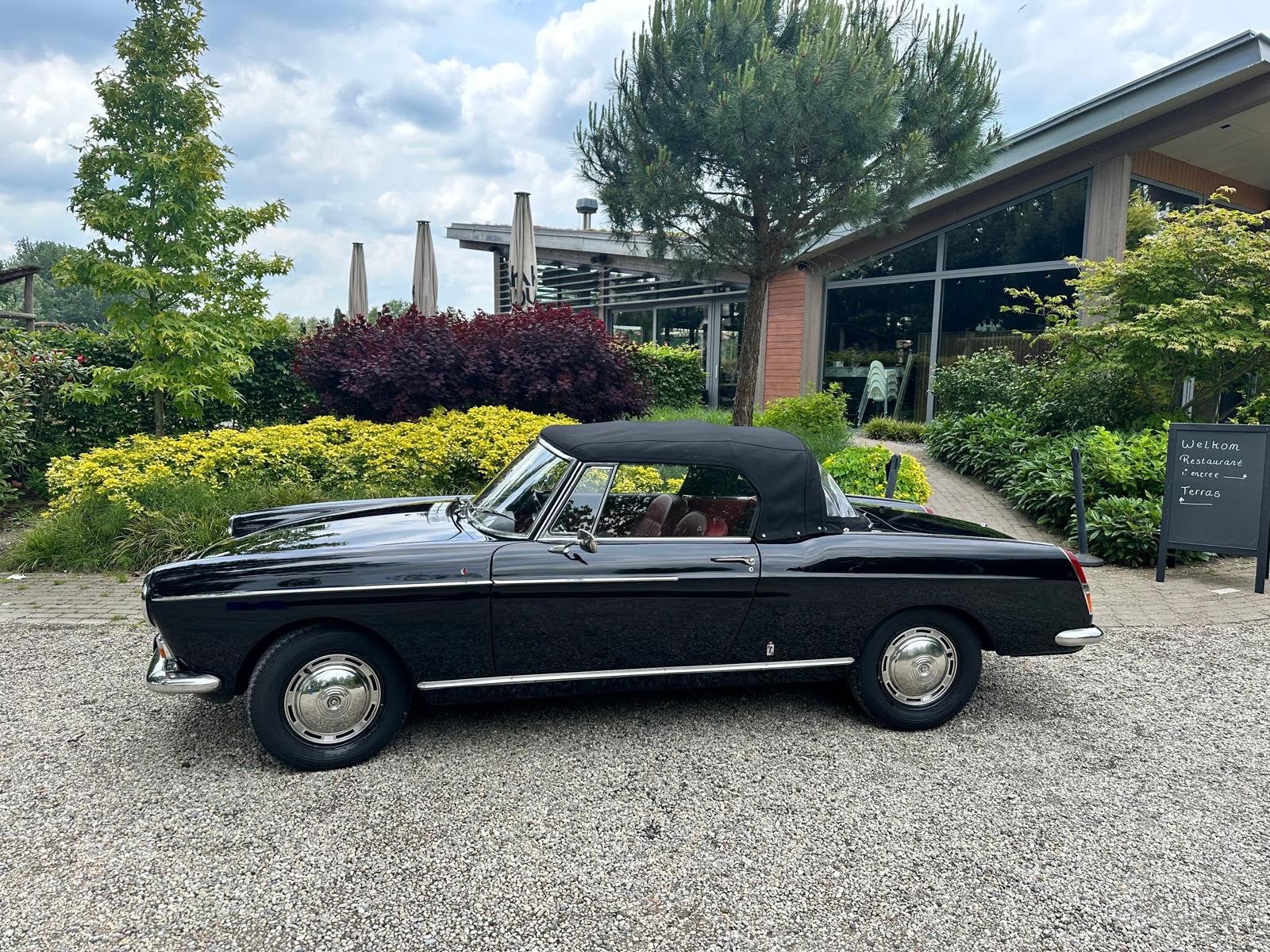 Van clublid Peugeot 404 Cabrio 1968 top staat 1vd 15 in NL, Auto's, 1618 cc, 74 pk, 4 cilinders, Cabriolet
