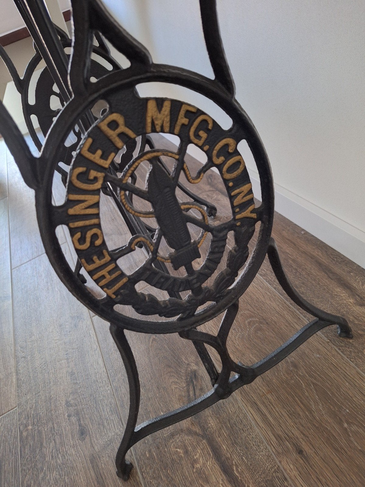 Gietyzeren Singer tafel, Ophalen
