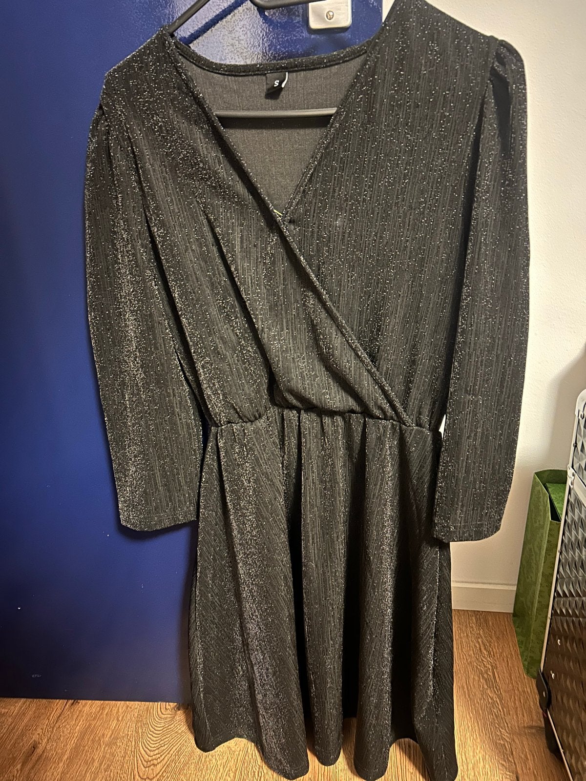 Zwarte glitter jurk met lange mouwen - Maat S, Kleding | Dames, Jurken, Ophalen, Zwart, Zo goed als nieuw, Maat 36 (S)