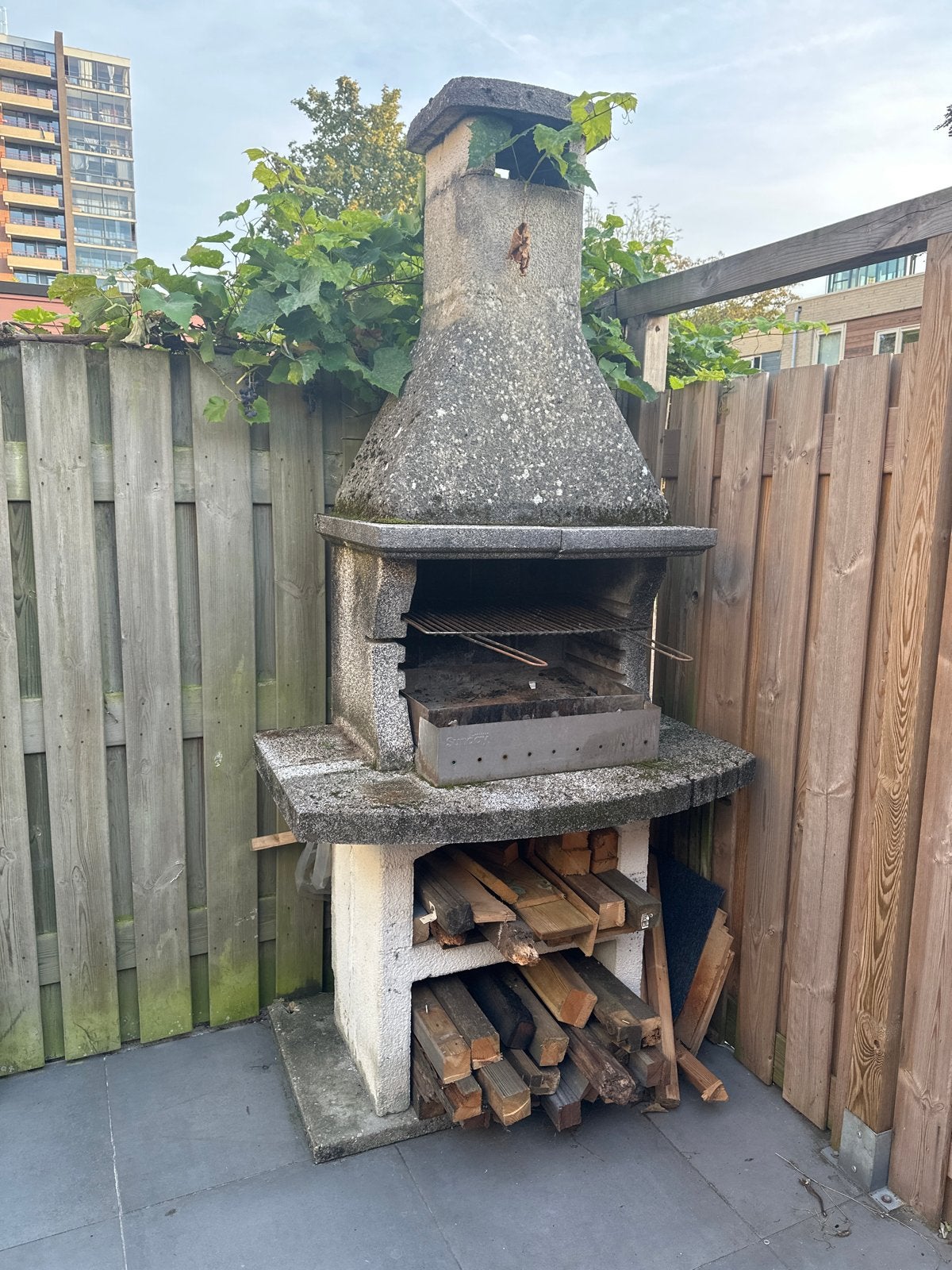Stenen BBQ / Buitenhaard - Perfect voor zomeravonden!, Ophalen of Verzenden, Gebruikt