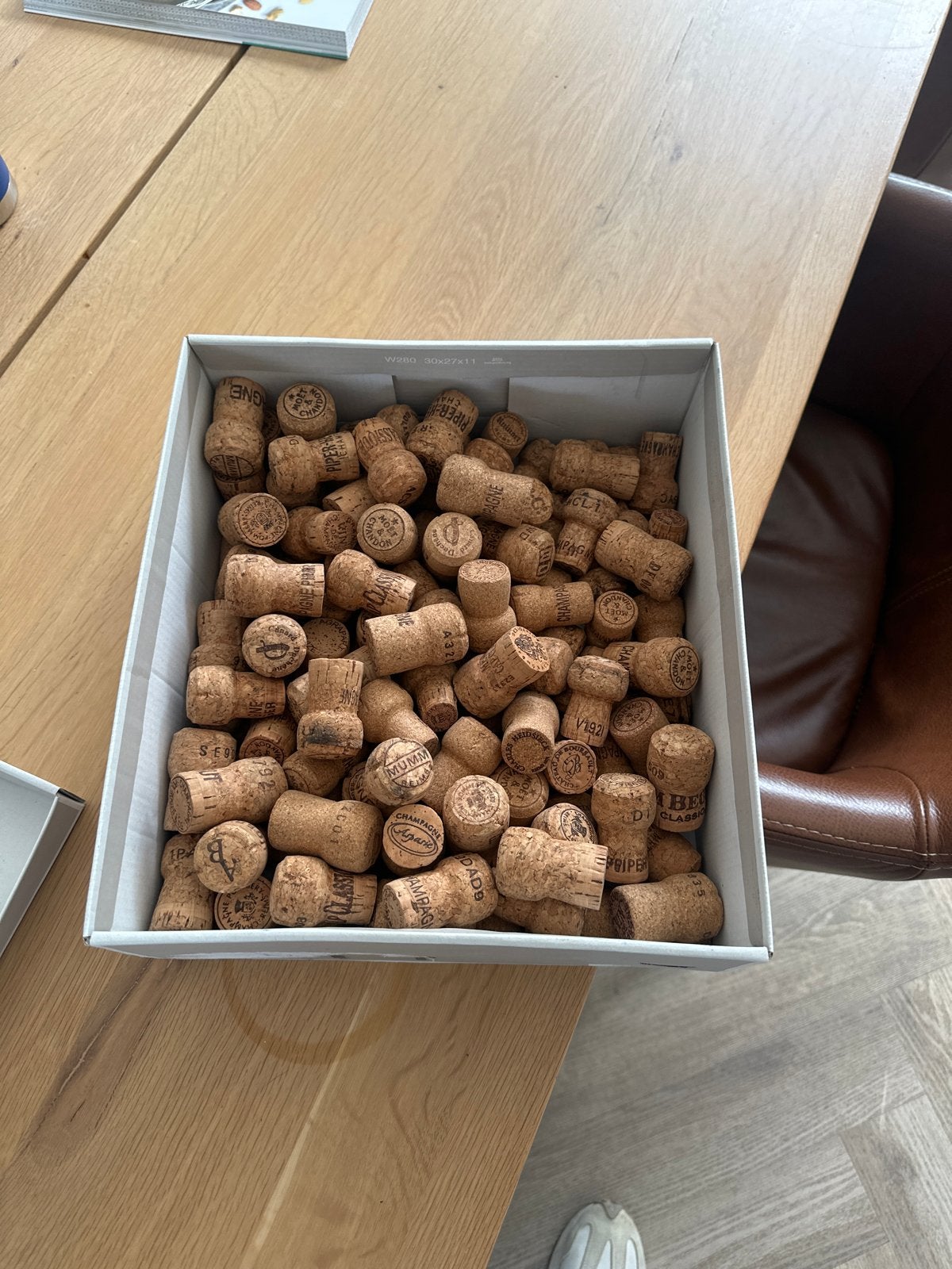 Grote doos met champagnekurken voor decoratie/knutselen, Verzamelen, Ophalen of Verzenden, Gebruikt