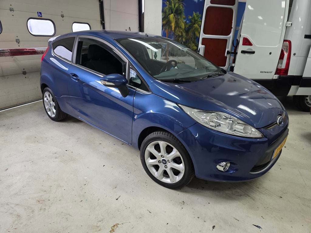 Ford Fiesta S 1.6 16V airco l.m velgen sport, Auto's, 4 cilinders, Metallic lak, Bedrijf, Handgeschakeld