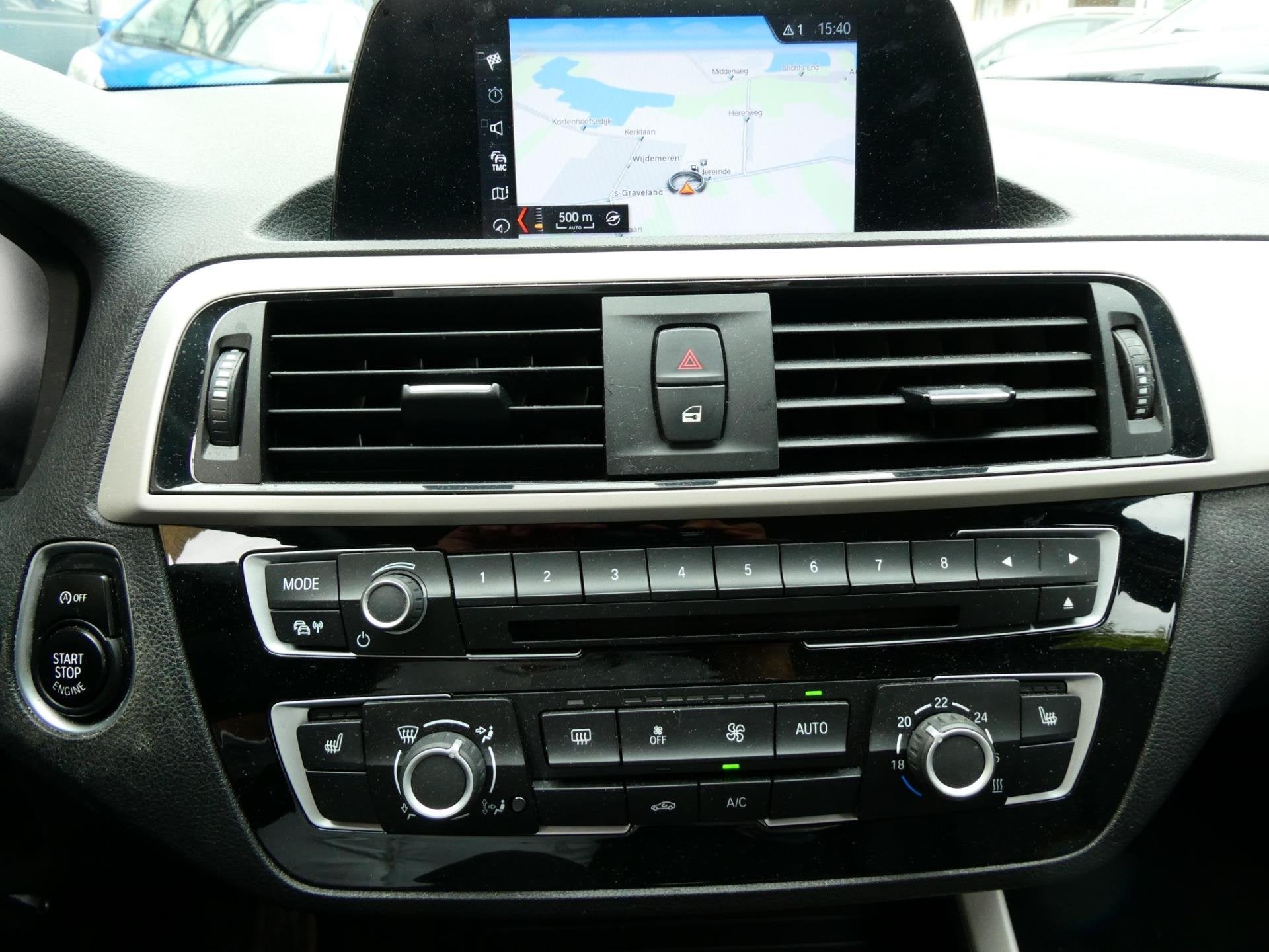 BMW 1-serie 116i Executive 5-deurs Clima Leder Navi LED PDC, 1-Serie, Achterwielaandrijving, Zwart, Leder