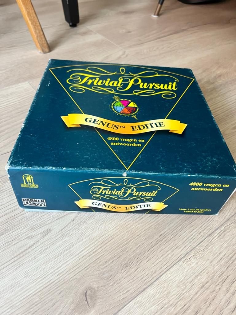 Trivial Pursuit Genus Editie - Klassiek Kennisspel, Drie of vier spelers, Ophalen of Verzenden, Gebruikt