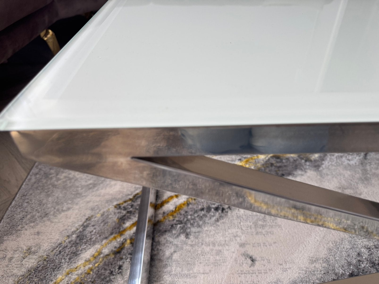 Foto 6 van Moderne salontafel met glazen blad en metalen onderstel