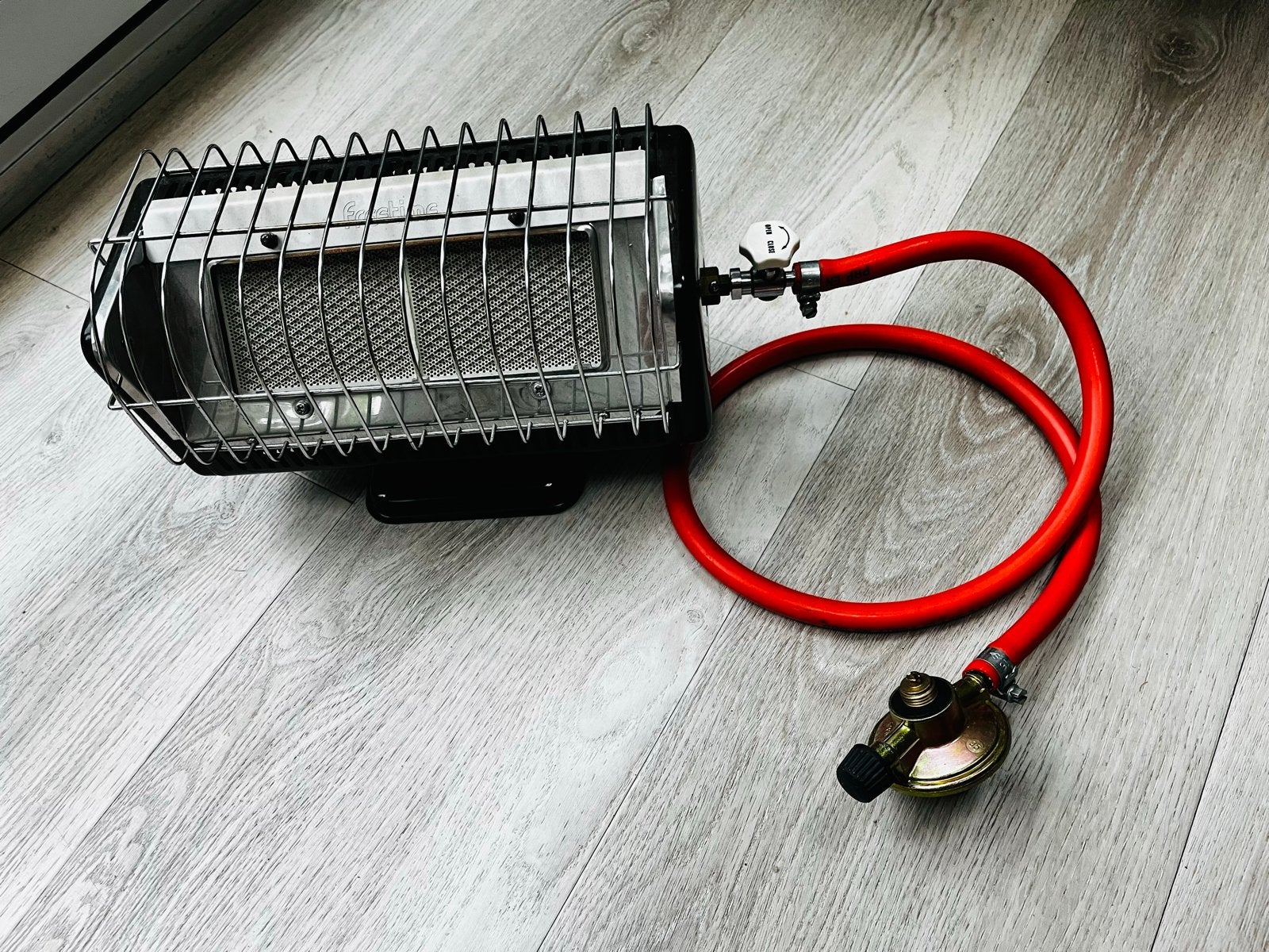 Compacte gasheater met slang en drukregelaar, Ophalen, Gebruikt, Gas, Vloer