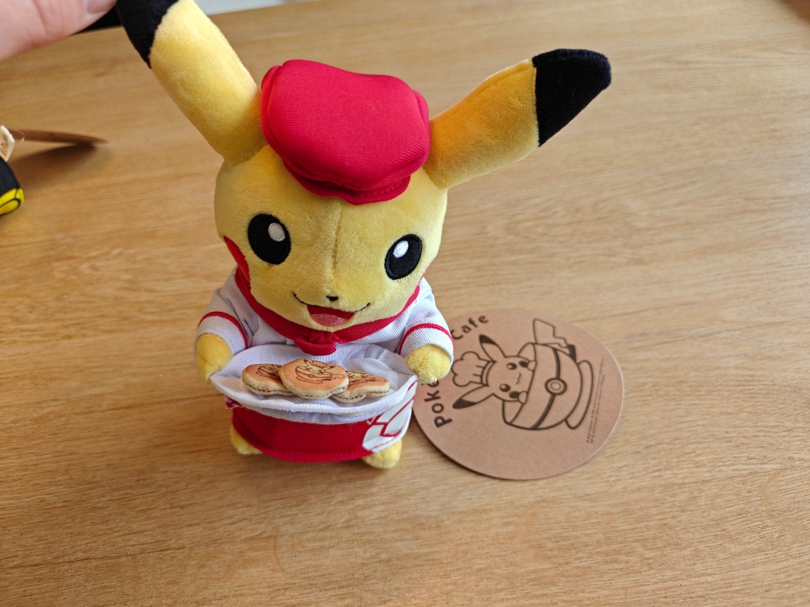 Pikachu Baker Chef Knuffel - Pokémon Cafe Editie, Overige typen, Nieuw, Ophalen of Verzenden, Klein (minder dan 20 cm)