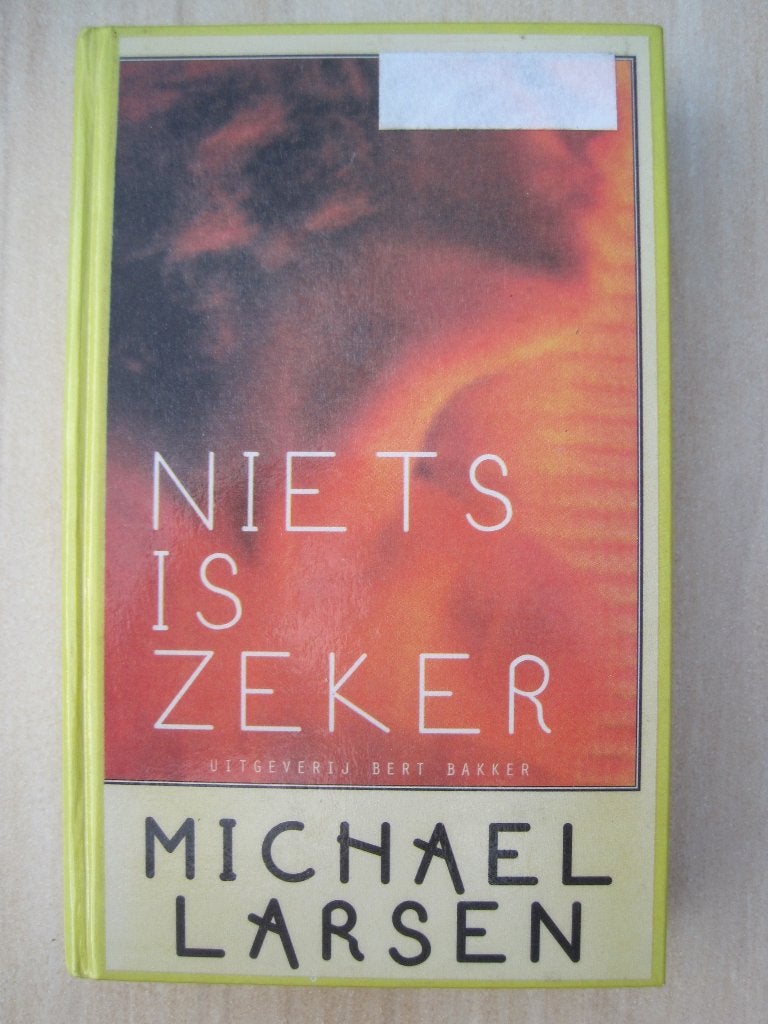 232 - Niets is zeker - Michael Larsen, Scandinavië, Ophalen of Verzenden, Zo goed als nieuw, Michael Larsen