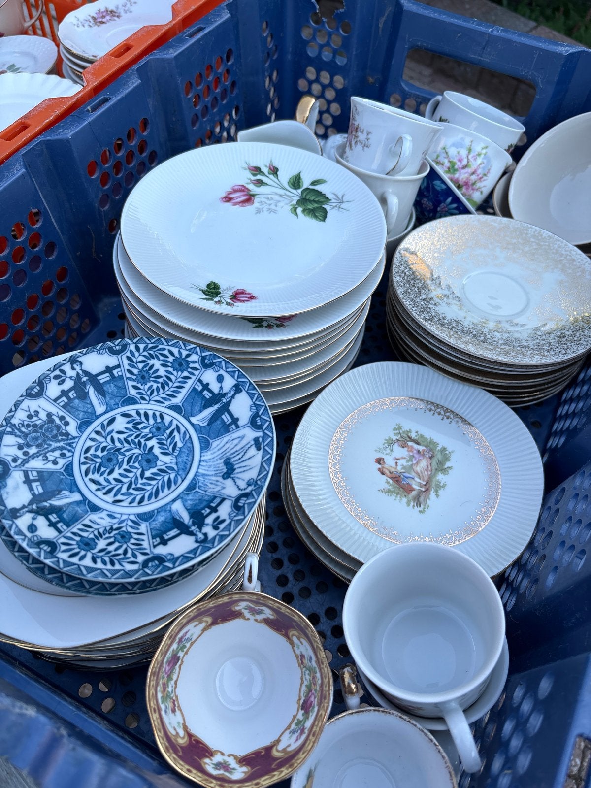 Grote partij vintage gebaksbordjes, kopjes en schotels, Ophalen of Verzenden