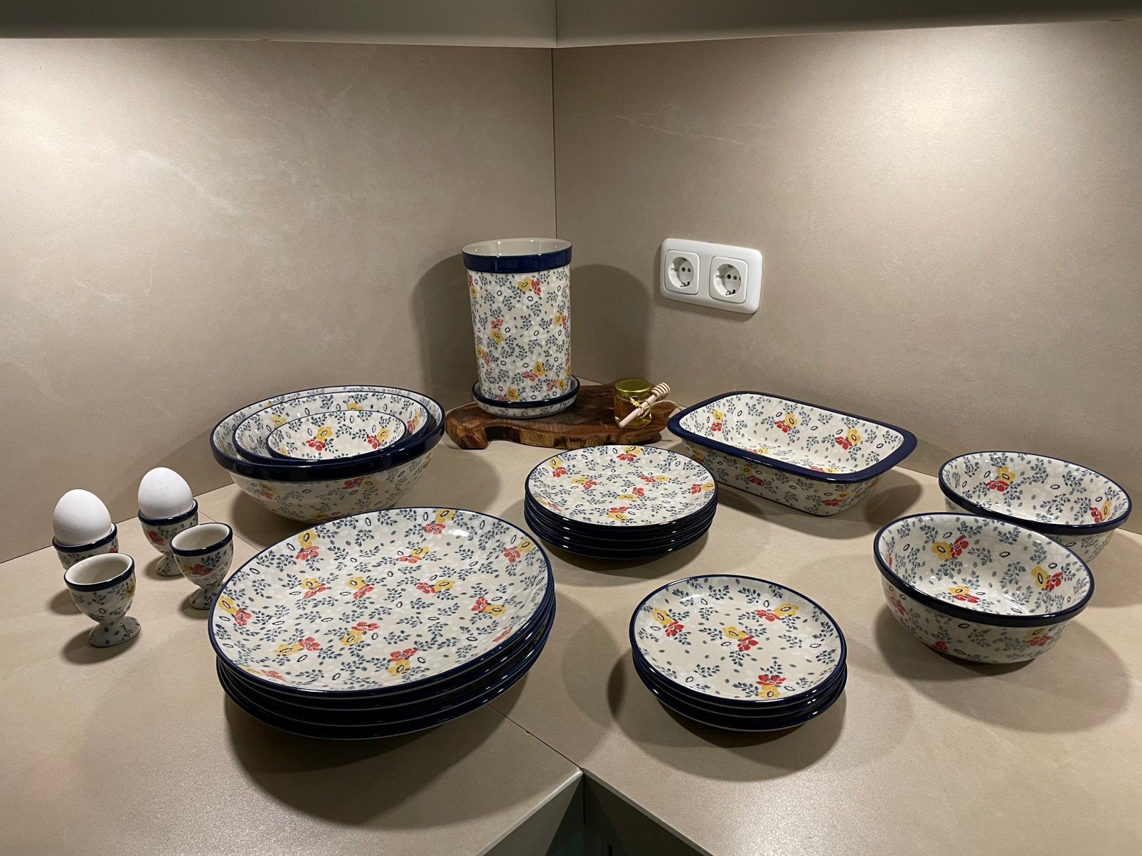Bunzlau Castle Servies set me bloemendecor - 22 delig, Nieuw, Ophalen of Verzenden, Overige stijlen, Aardewerk