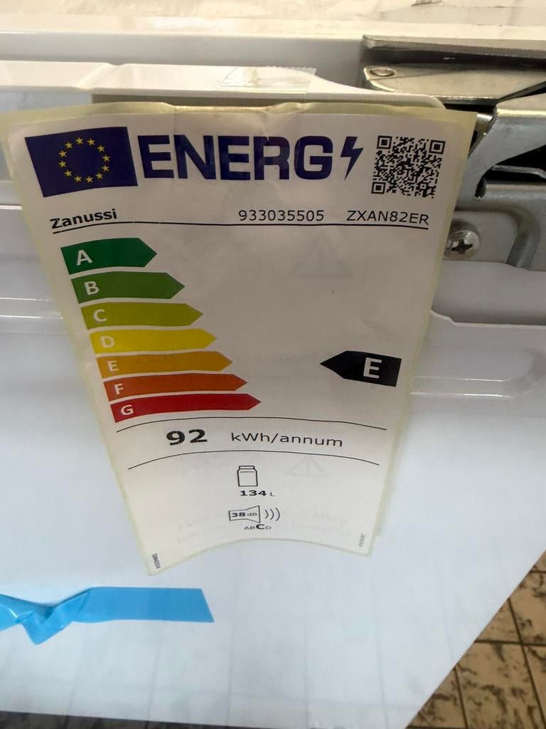 Zanussi onderbouw koelkast nieuw deur op deur, Aeg, Zonder vriesvak, Minder dan 85 cm, 100 tot 150 liter