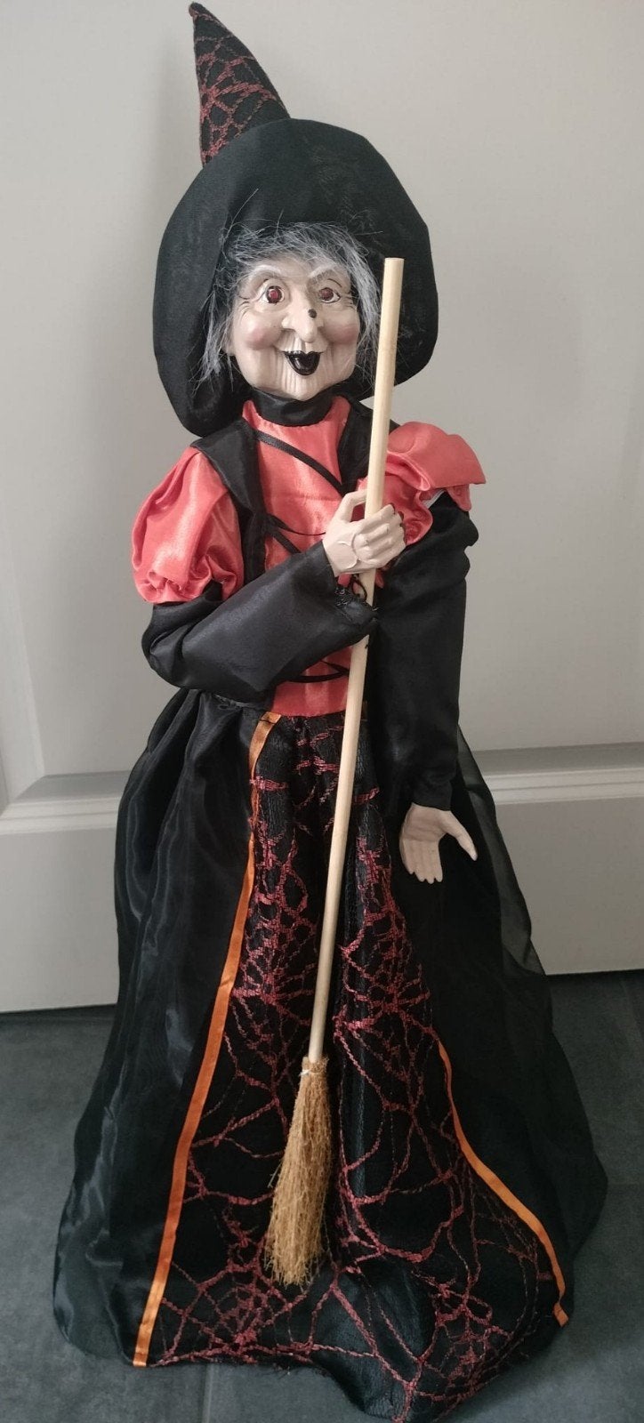 HALLOWEEN HEKS, Hobby en Vrije tijd, Feestartikelen, Ophalen of Verzenden, Zo goed als nieuw, Versiering, Halloween of Griezel