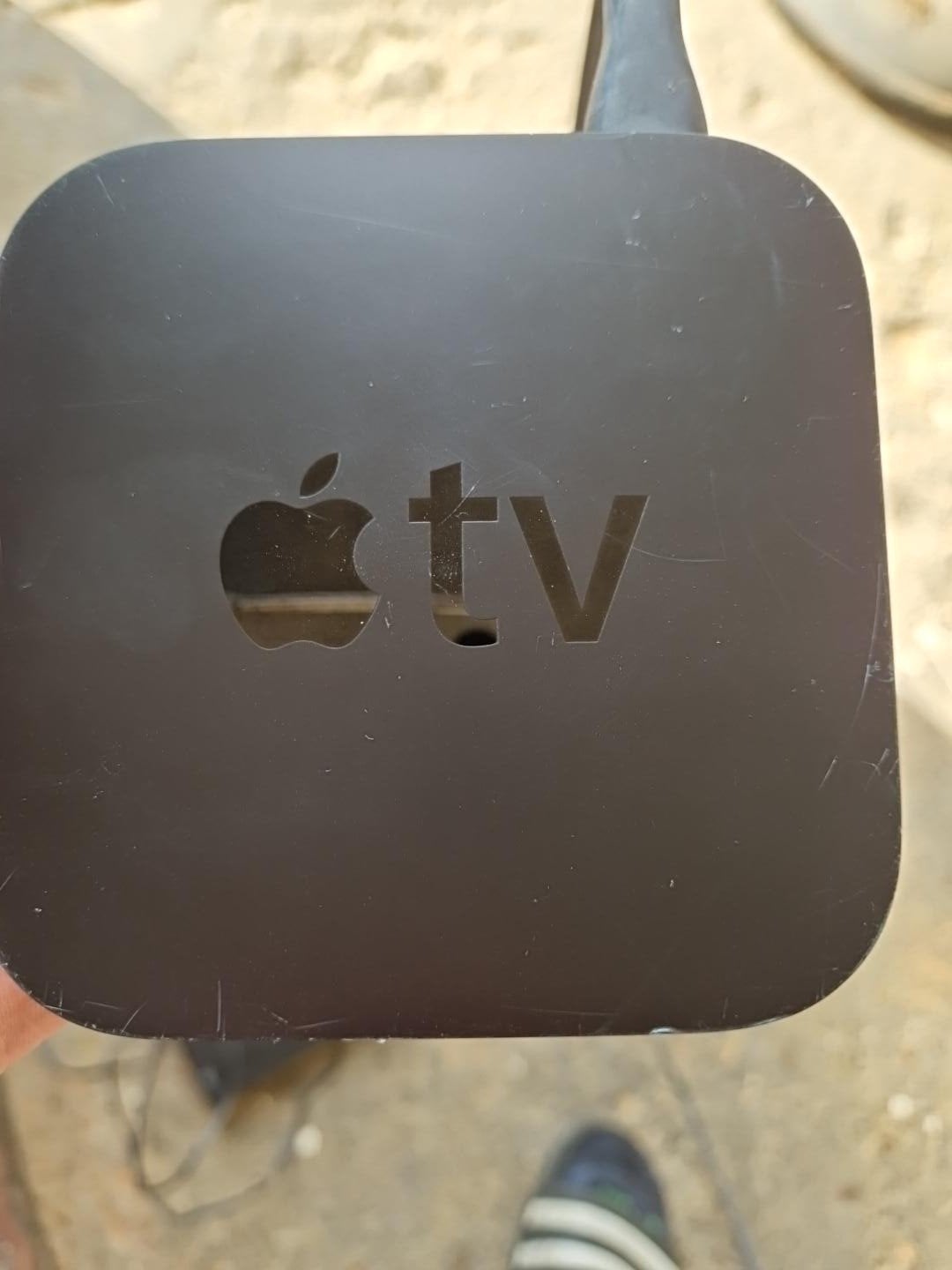 Apple TV met afstandsbediening en stroomkabel 4e generatie, Ophalen of Verzenden, Gebruikt, HDMI, Zonder harde schijf