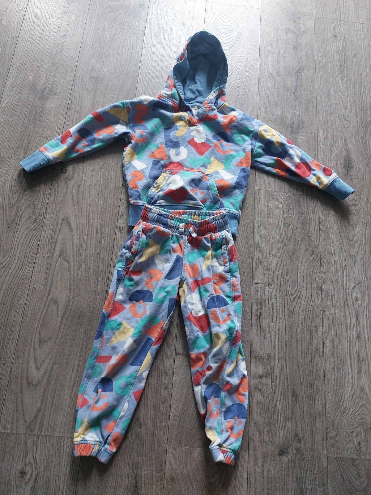 Kleurrijk Jogger set maat 128 - Primark, Gebruikt, Ophalen of Verzenden, Setje, Primark
