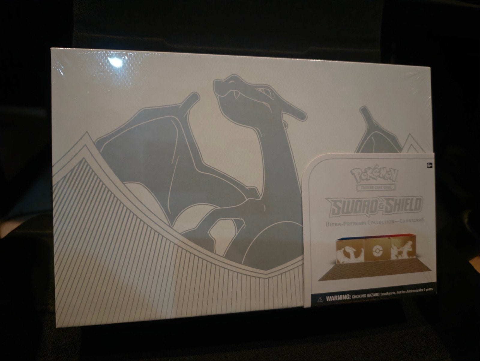 Charizard Ultra Premium Collection Box Pokémon TCG - sealed, Ophalen, Nieuw, Overige typen