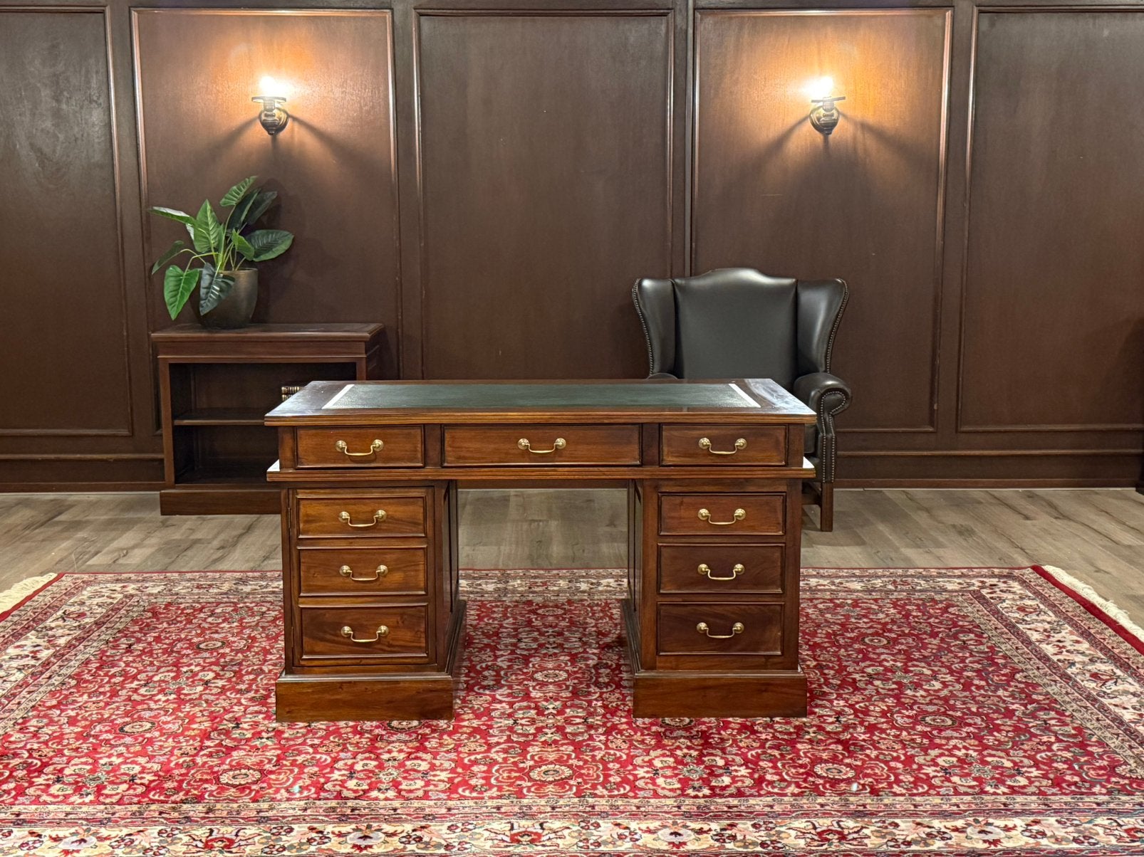 Klassiek Engels bureau #679, Overige typen, 135 cm, Hout, Bruin