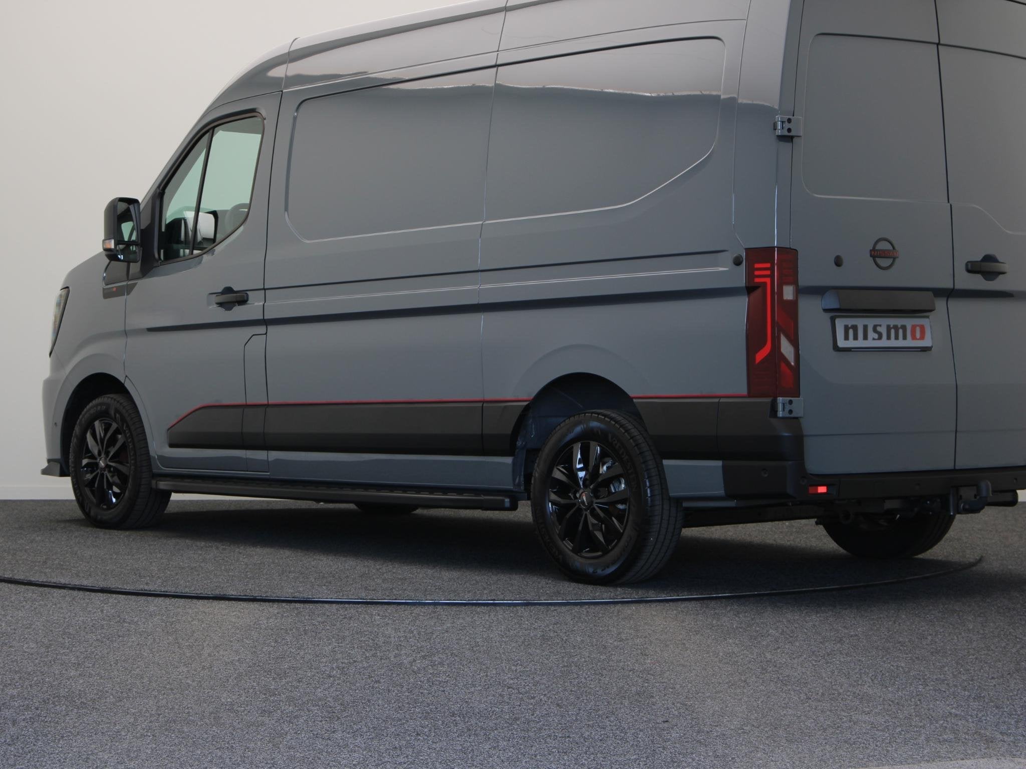 Nissan Interstar-e Nismo + | Alleen Bij ABD! | 0% Rente | 5, Dealer onderhouden, Stof, 143 pk, Nieuw