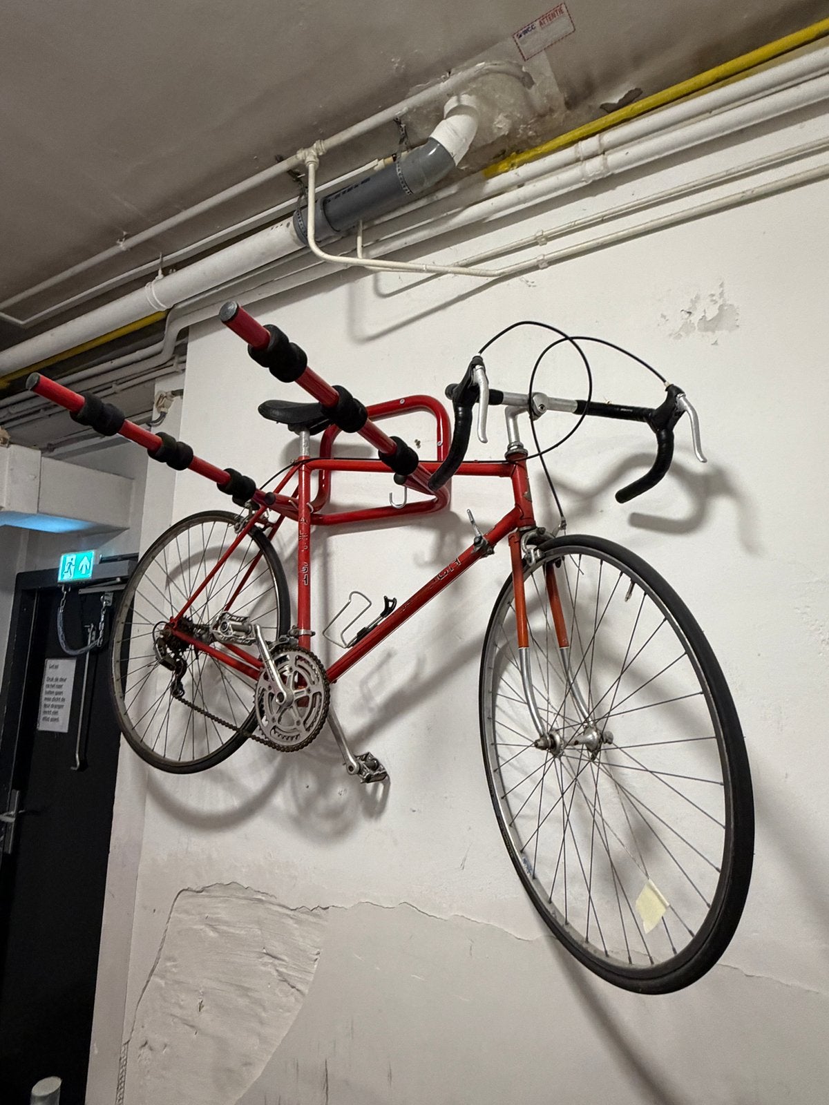 Raleigh rode racefiets, Fietsen en Brommers, Fietsen | Racefietsen, Gebruikt, Ophalen, Overige merken, 10 tot 15 versnellingen