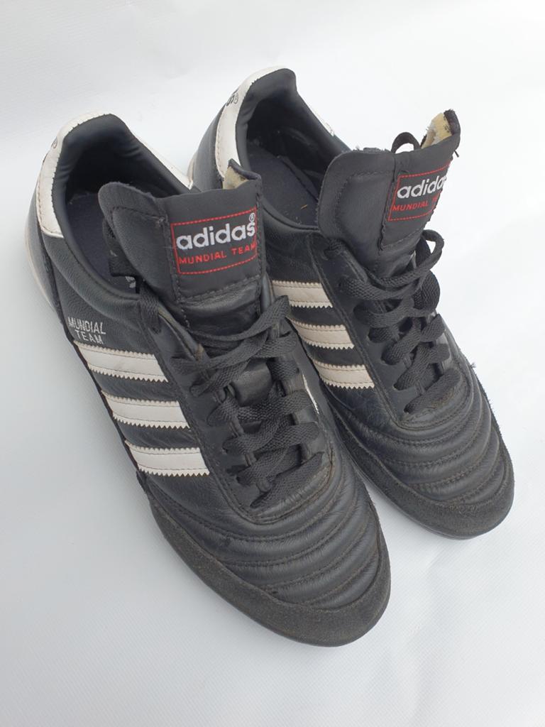 Adidas Mundial Team voetbalschoenen - Maat 38 2/3, Ophalen of Verzenden, Zo goed als nieuw, Schoenen