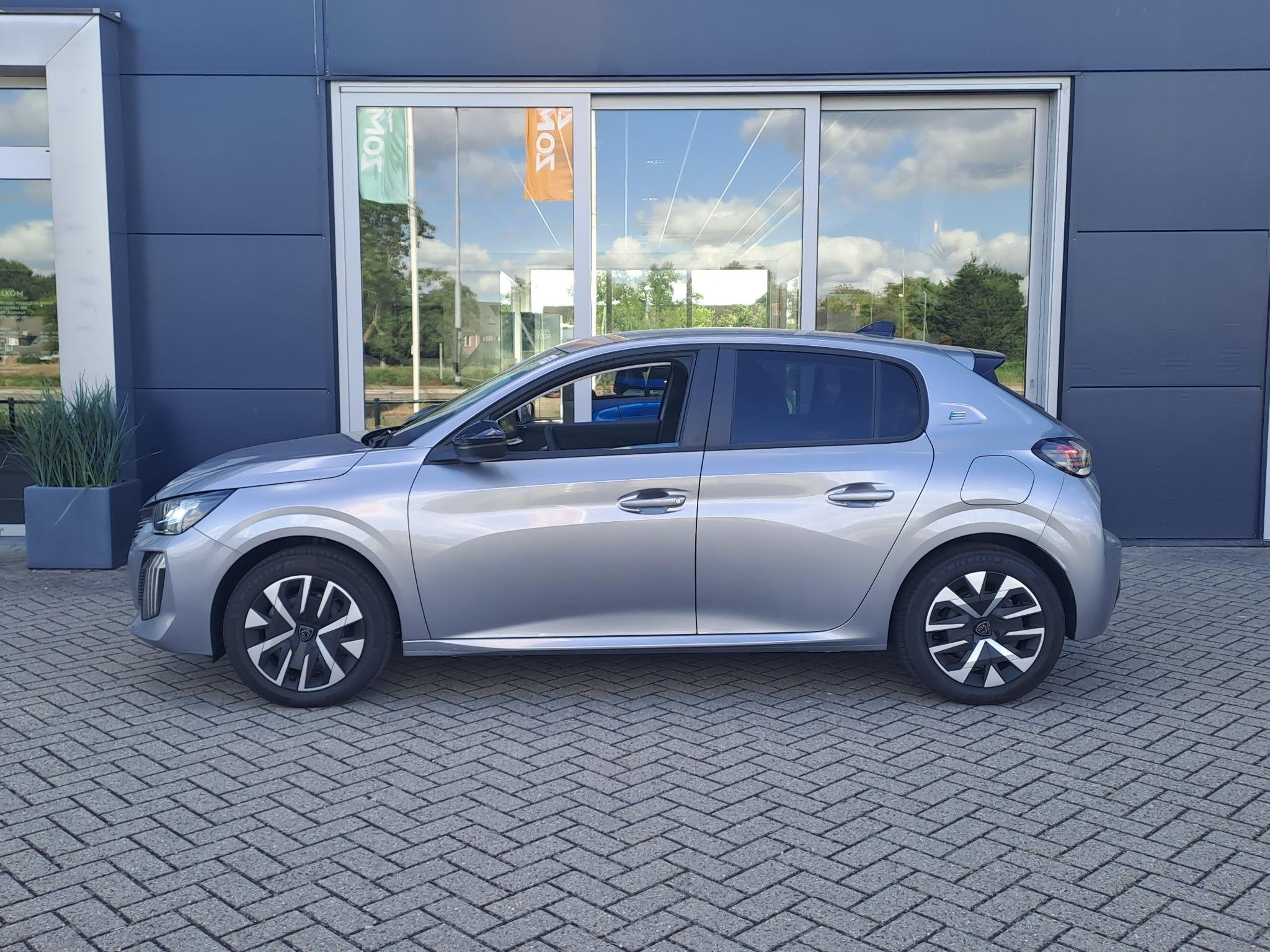 Peugeot e-208 EV Business 51 kWh, Auto's, 12 maanden, Gebruikt, 433 km, 156 pk