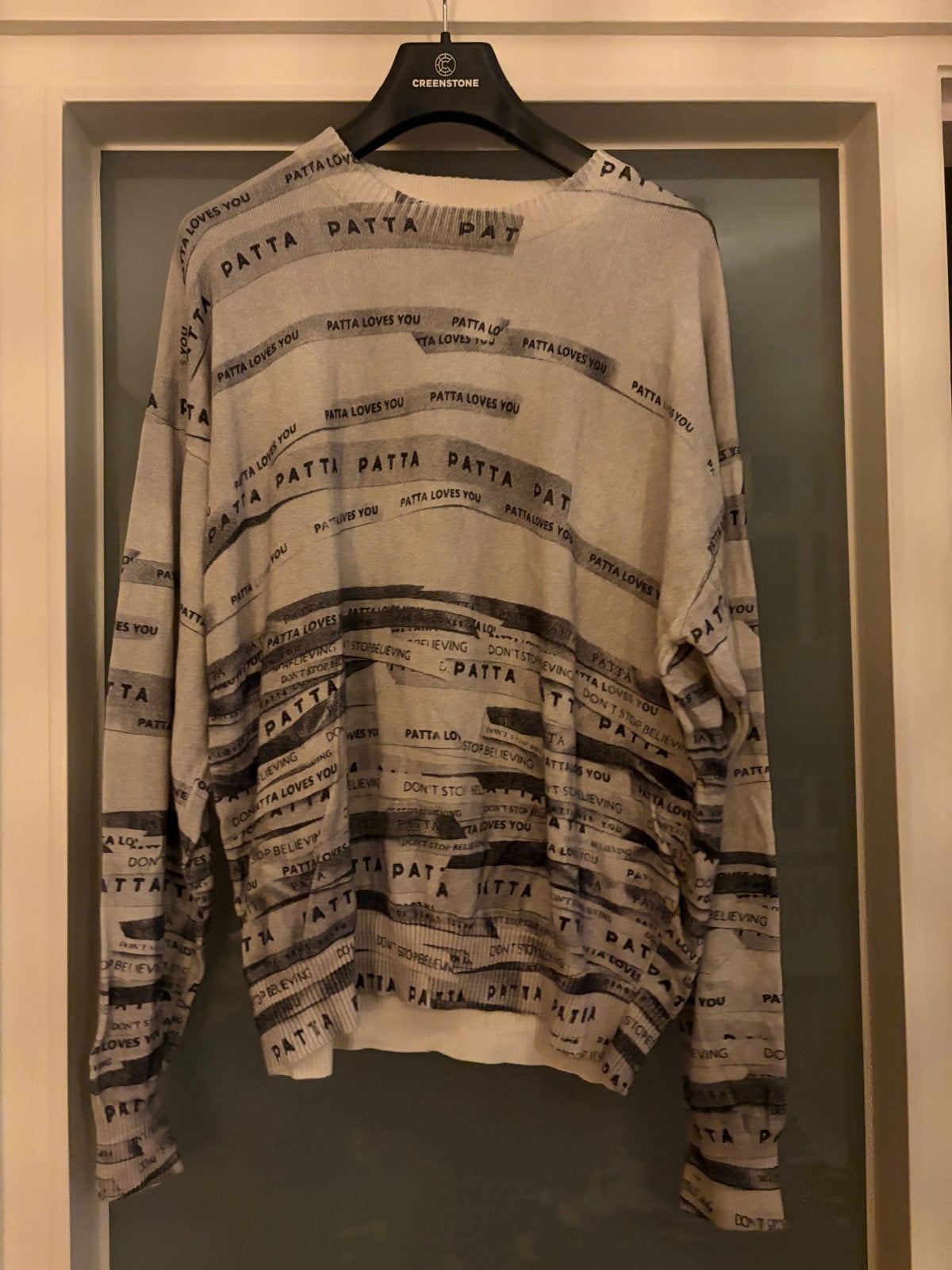 Patta grijs/witte trui met logos en teksten - Maat L, Ophalen of Verzenden, Zo goed als nieuw, Maat 52/54 (L), Grijs