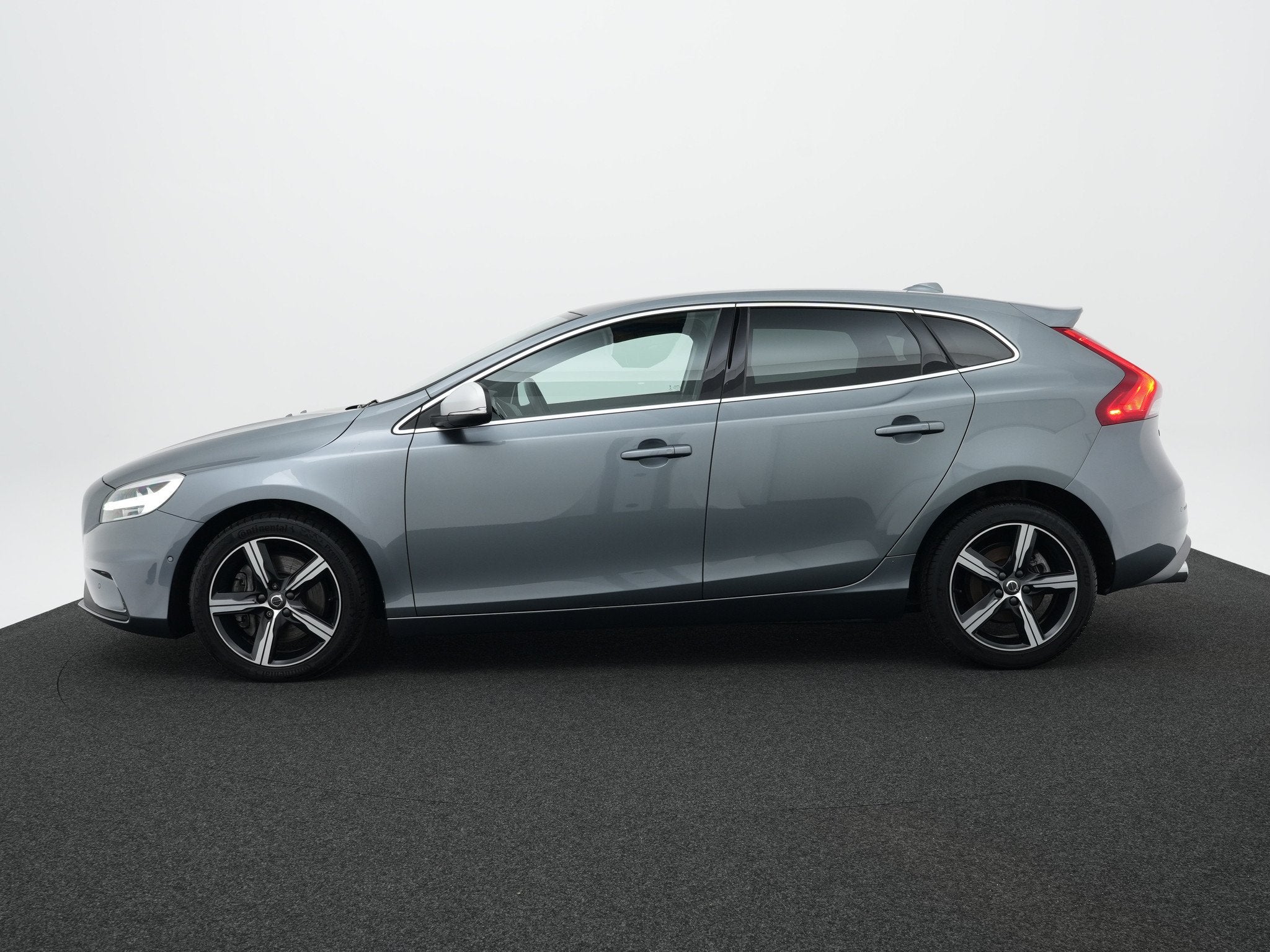 Volvo V40 T3 Polar+ Sport, Auto's, Volvo, 4 cilinders, 700 kg, Origineel Nederlands, Bedrijf
