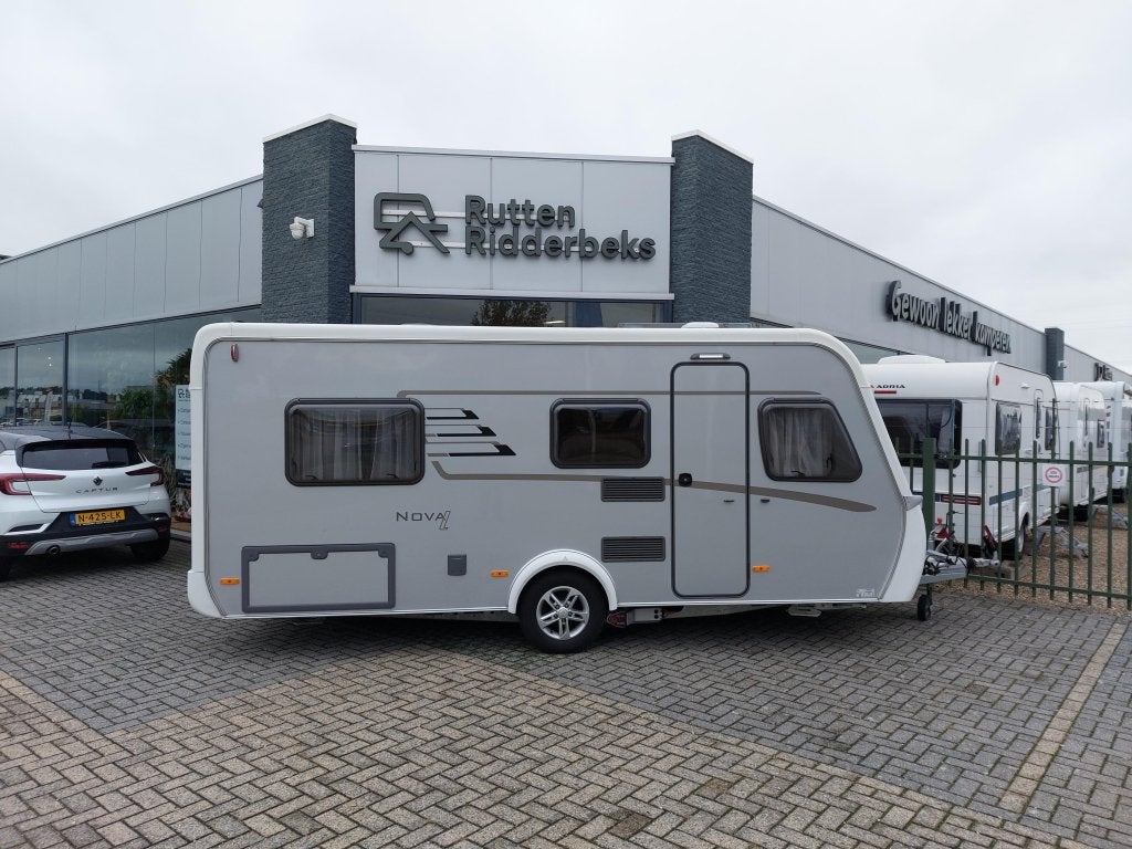 Eriba Nova Light 442, Standaardzit, Fietsenrek, Bedrijf, Tot en met 3