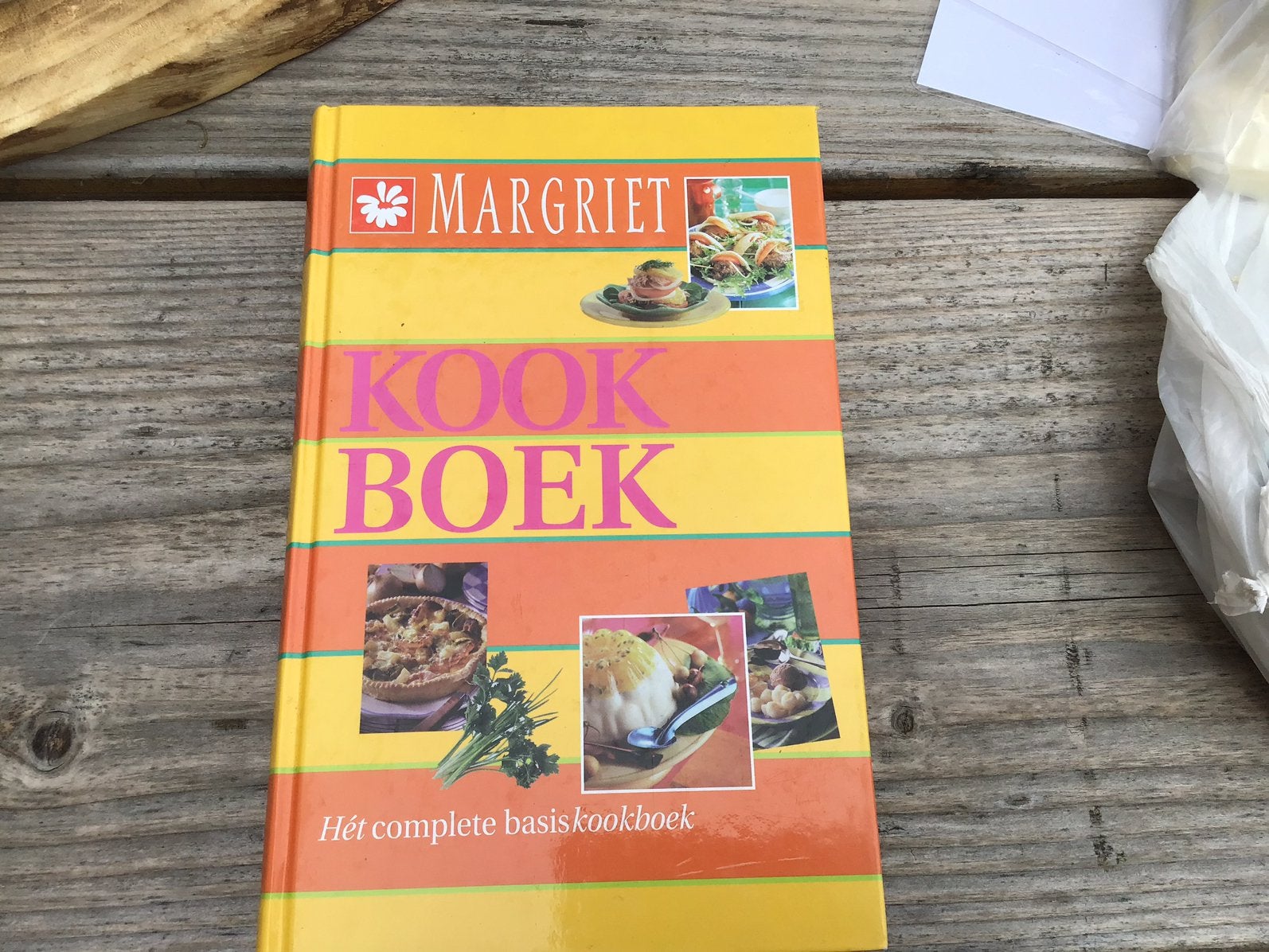 Kookboek margriet basiskookboek, Ophalen of Verzenden, Zo goed als nieuw, Nederland en België