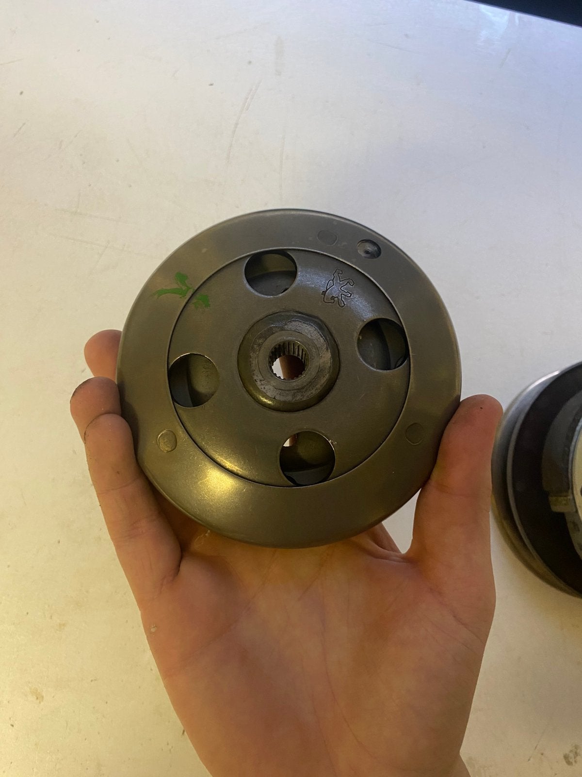 Deel van peugeot speedfight koppeling, Ophalen