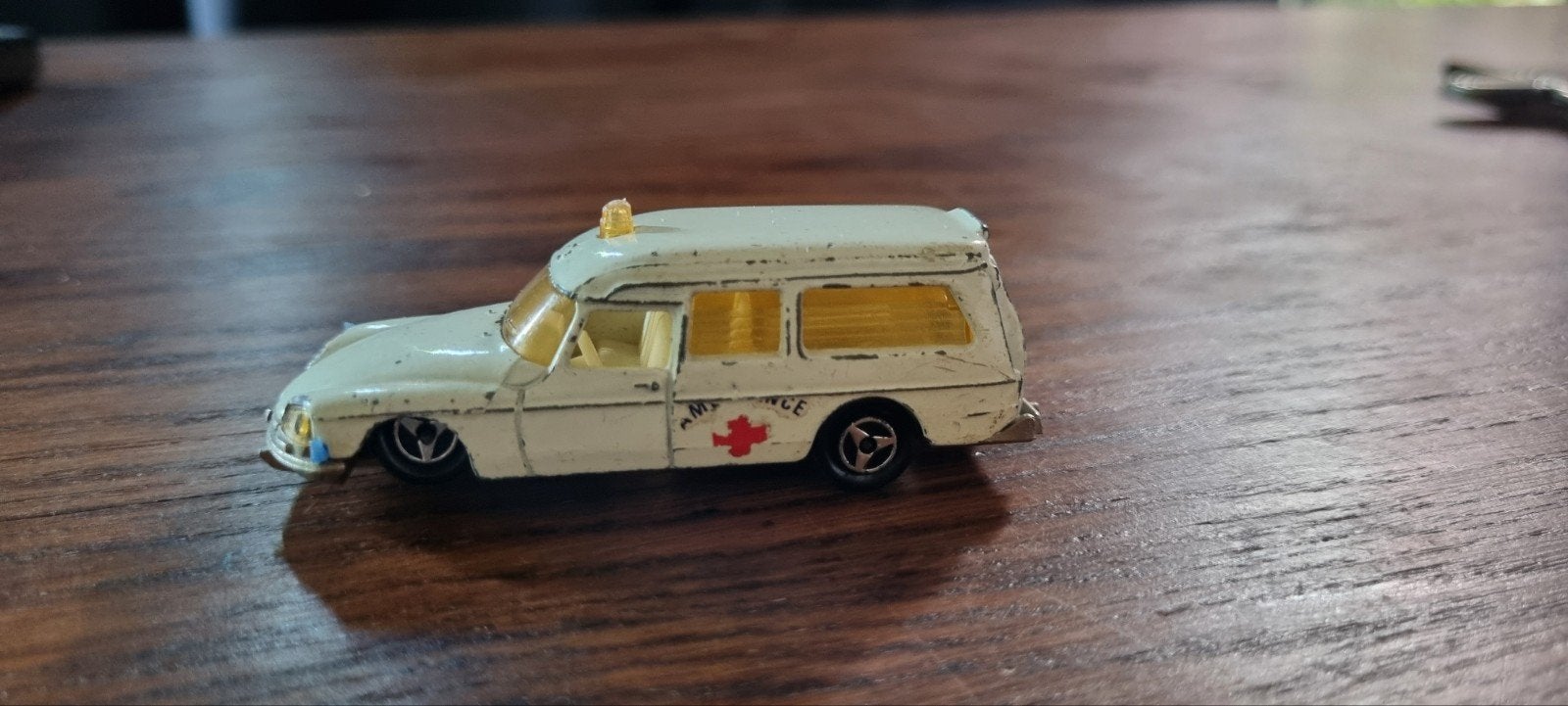 Majorette DS21 Ambulance no 206, schaal 1/65, Ophalen of Verzenden, Gebruikt, Auto, Overige merken