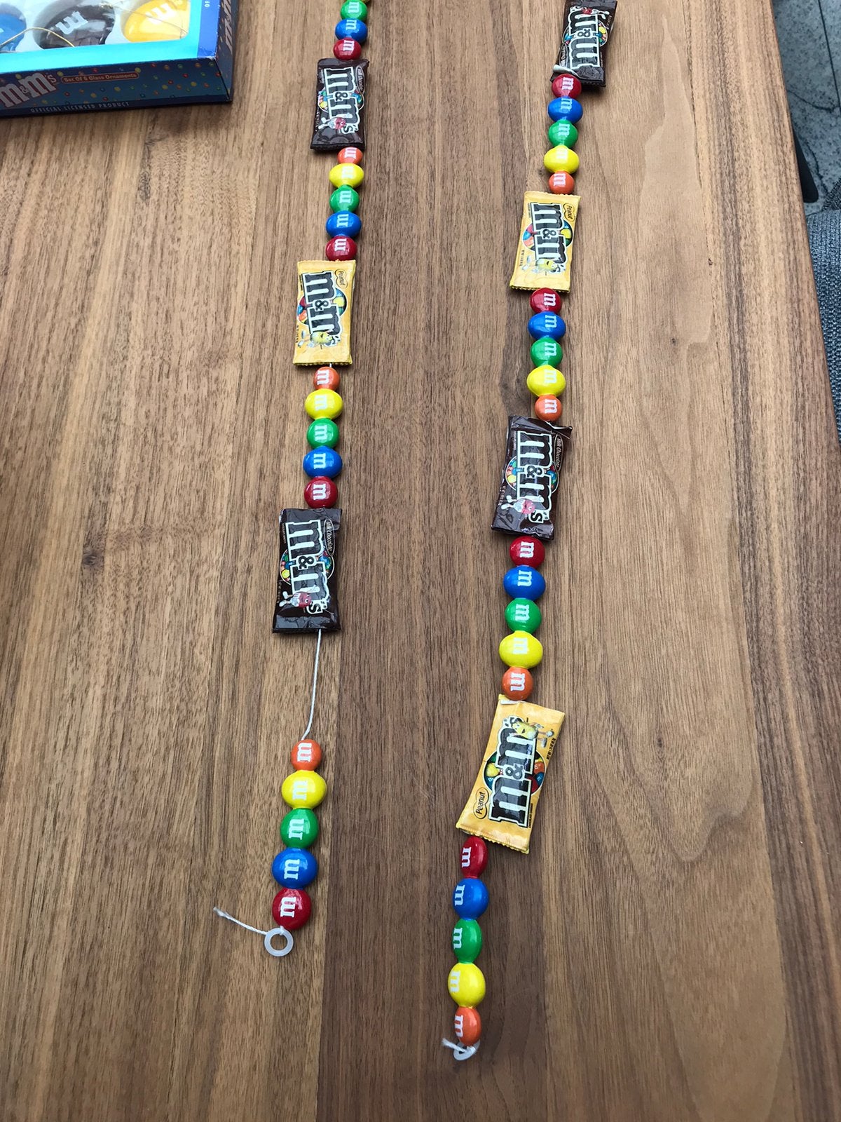 M&M unieke ketting voor kerst of decoratie 1,8 meter lang, Verzamelen, Merken en Reclamevoorwerpen, Ophalen, Zo goed als nieuw