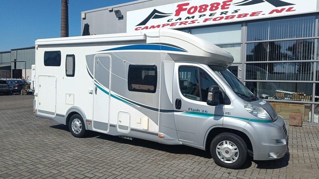 Nette Chausson Flash 26 Dwarsbed Hefbed 2.3mj 130pk '11 87dk, Caravans en Kamperen, Fiat, 6 tot 7 meter, Buitenlamp, Startonderbreker